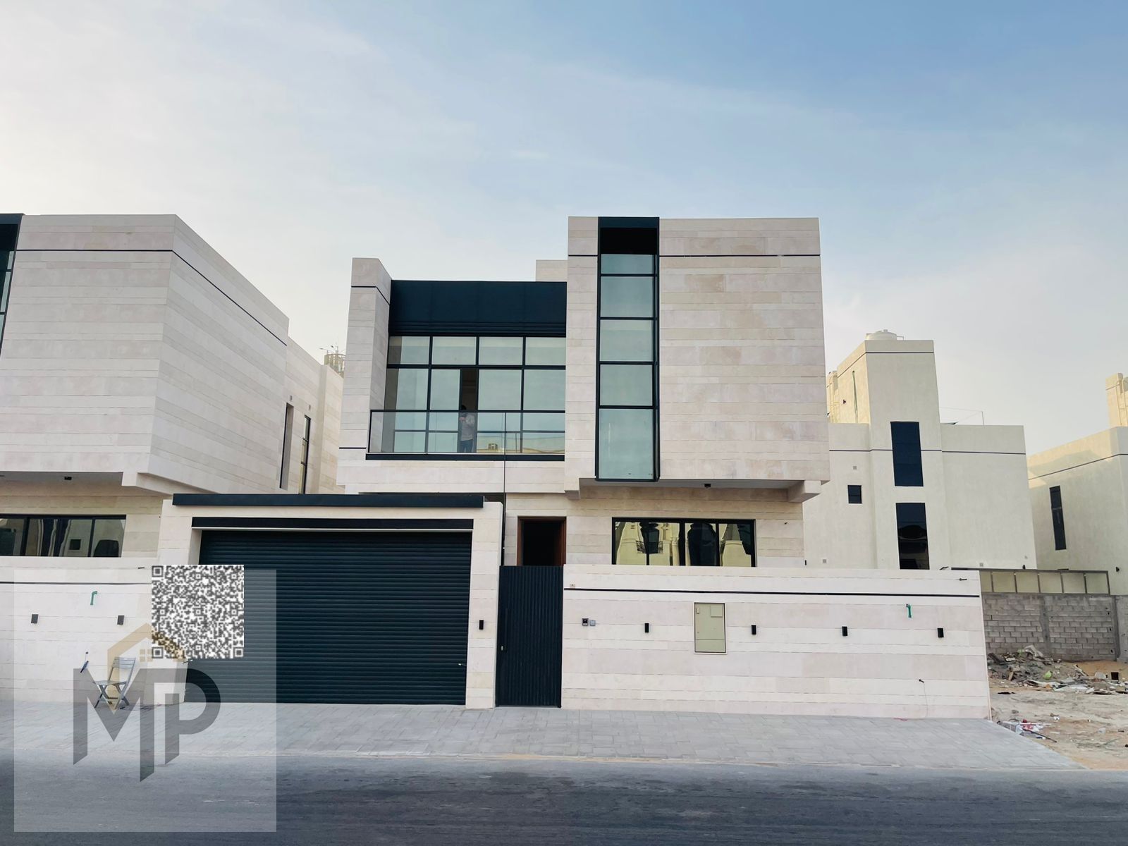 A unique opportunity! Spacious 5-bedroom villa with a roof terrace in Al Yasmin