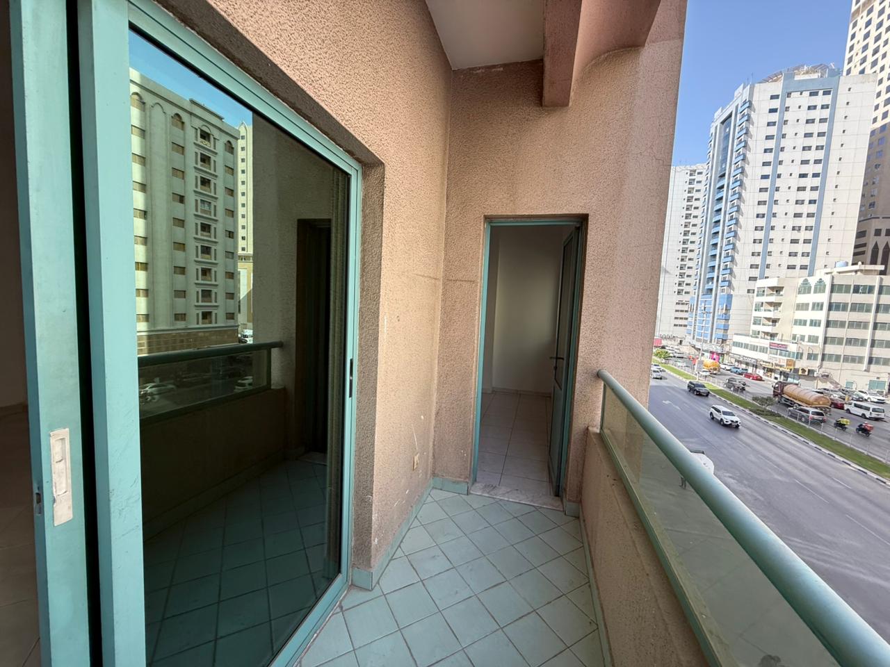 Free air conditioning • Free maintenance service Two bedrooms and a living room with spacious layout and open view Family-only residential tower Prime
