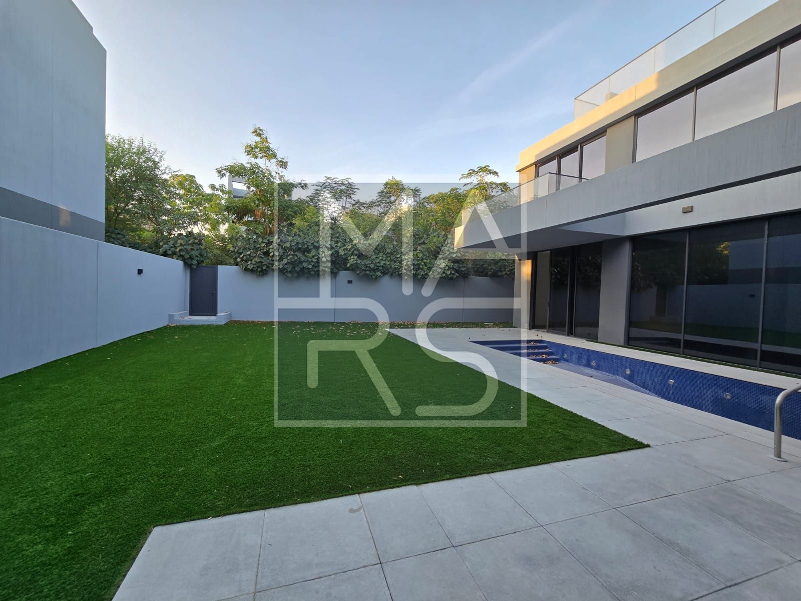 Huge Plot Ideal for Families / Steps from Parks & Pool.