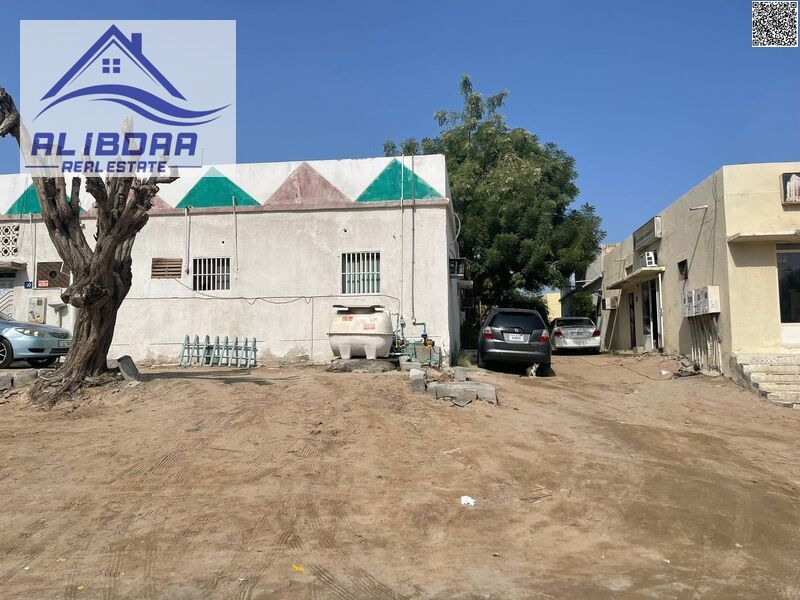Arabic House for Sale – Al Rashidiya, Ajman (Corner Plot + Service Road) Residential & Commercial Use Prime Location on Two Streets + Service R
