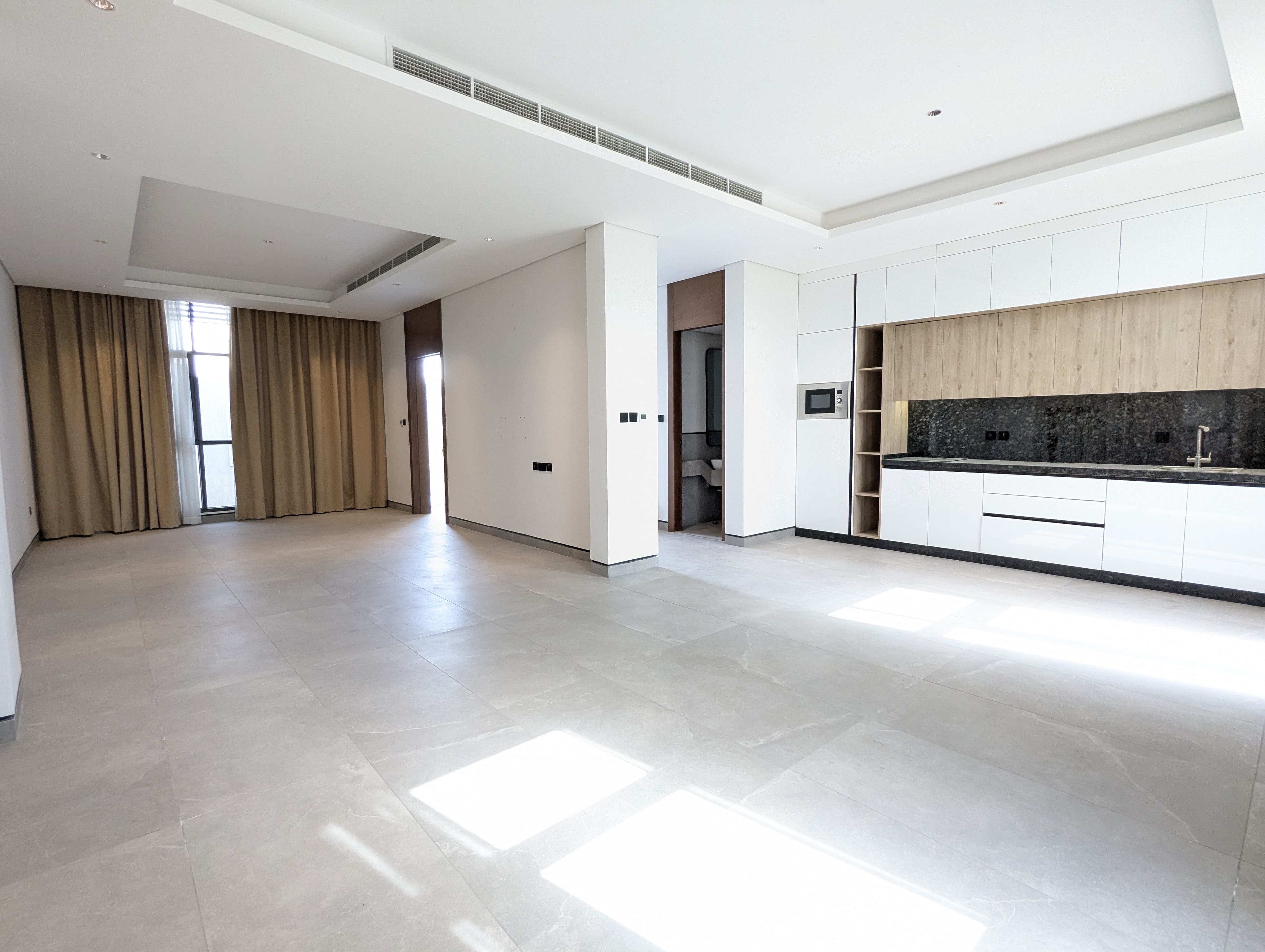 Like Brand new and Luxury 4bhk with maid room , Large sized villa available in Hoshi at prime location