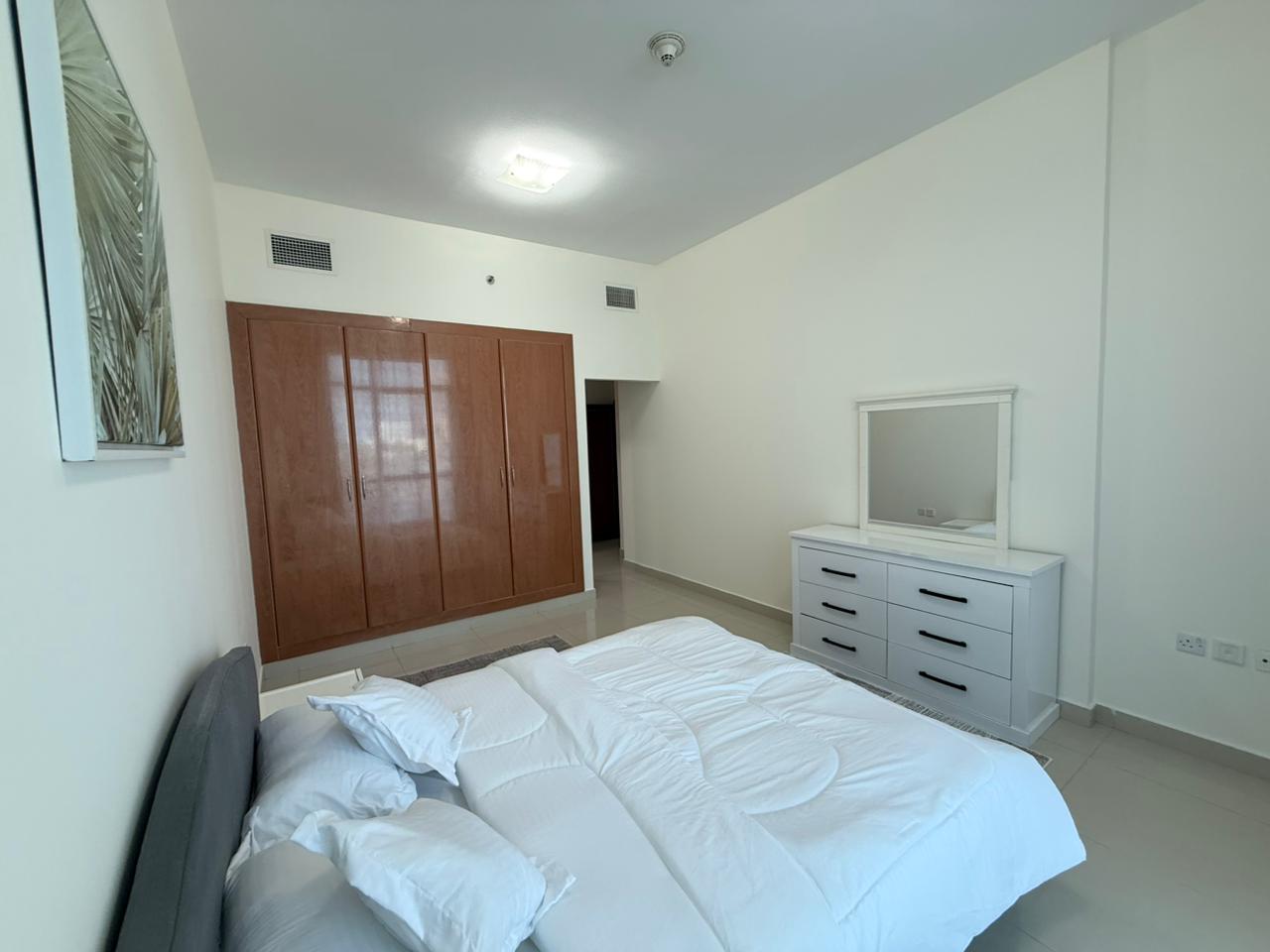 Furnished one-bedroom apartment with a living room for monthly rent in Ajman Corniche, near the Fairmont Hotel. Very clean furnishings. First occupanc