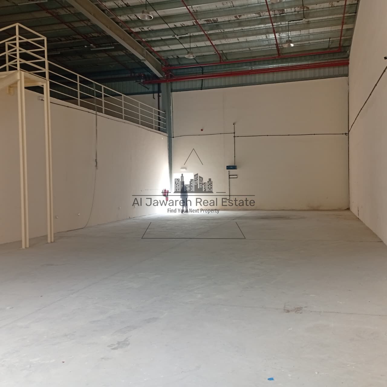 For annual rent, a spacious and well-located warehouse in Umm Al Quwain, Code 3122, situated in a strategic and accessible location ideal for various