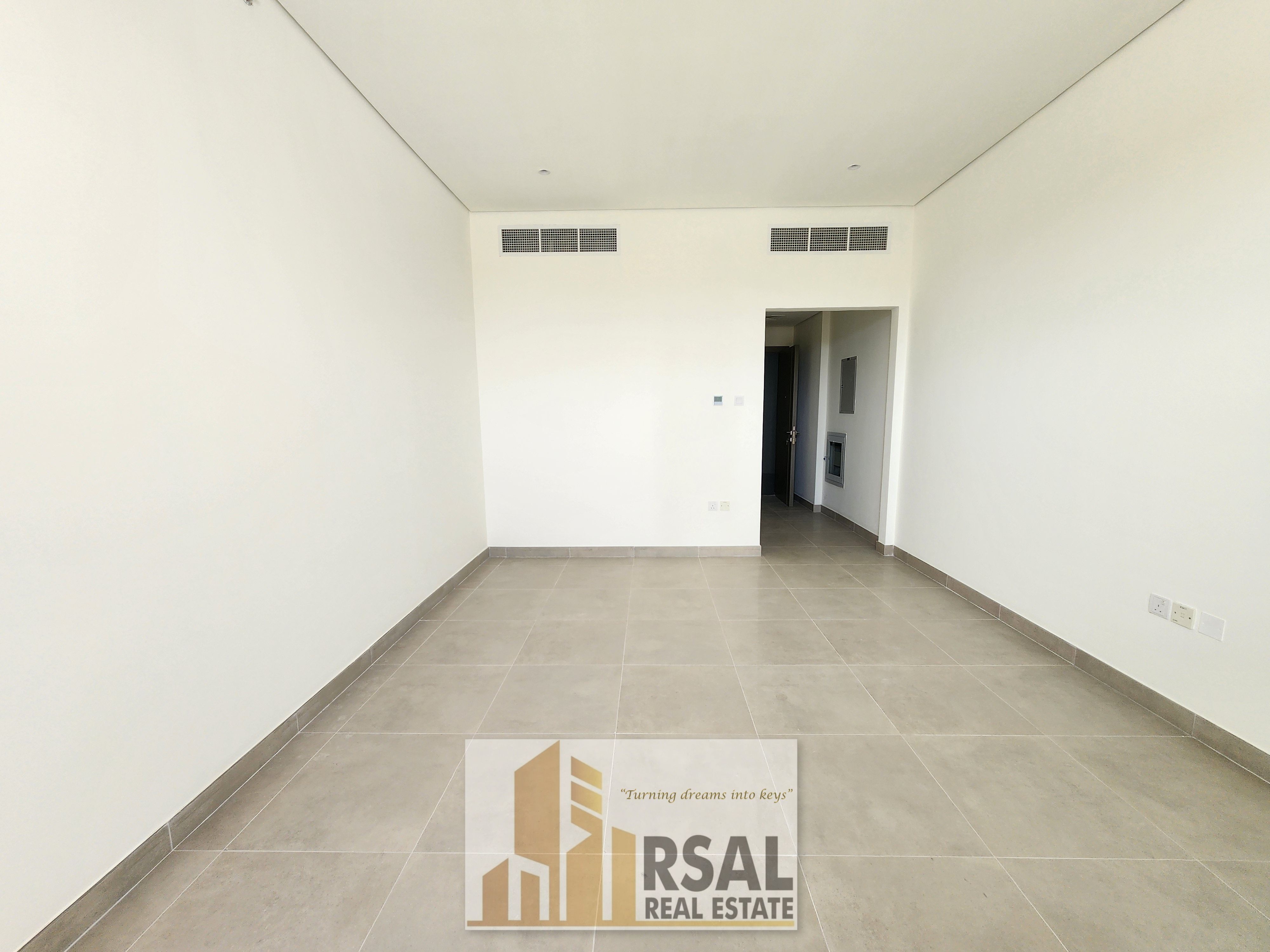 Very Spacious 1BR Apartment with Balcony, Al Zahia