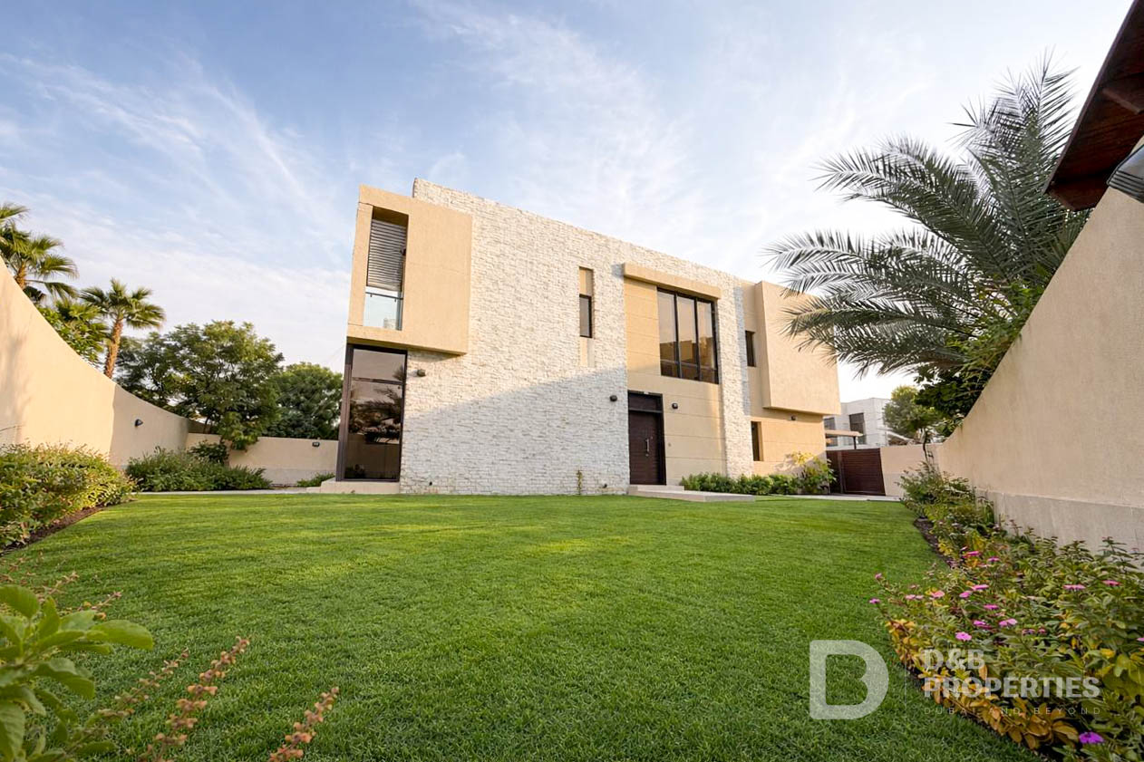 Large Garden | Single Row | Prime Location