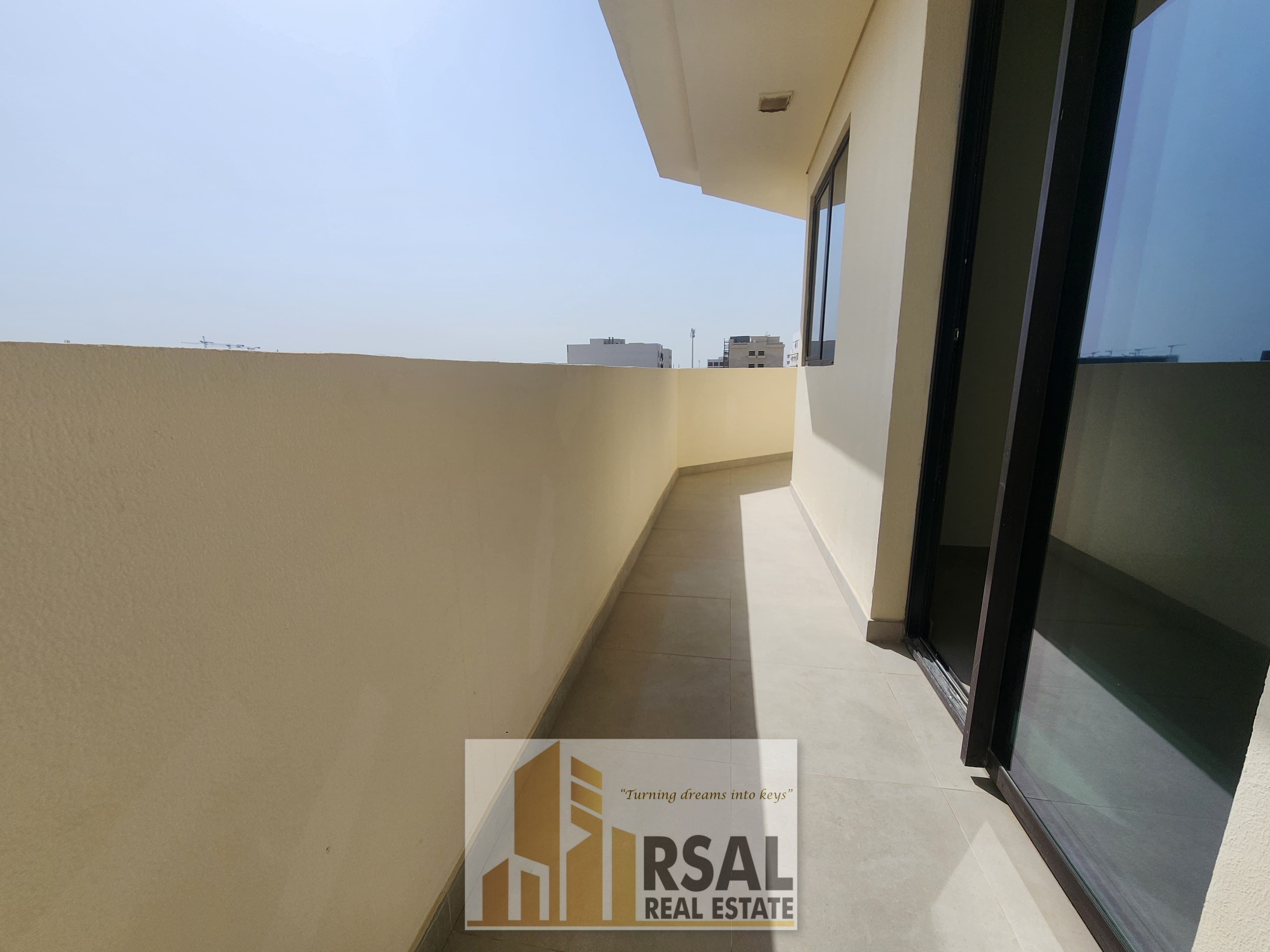 Luxurious spacious huge size Brand new 1 bedroom apartment with balcony and prime location