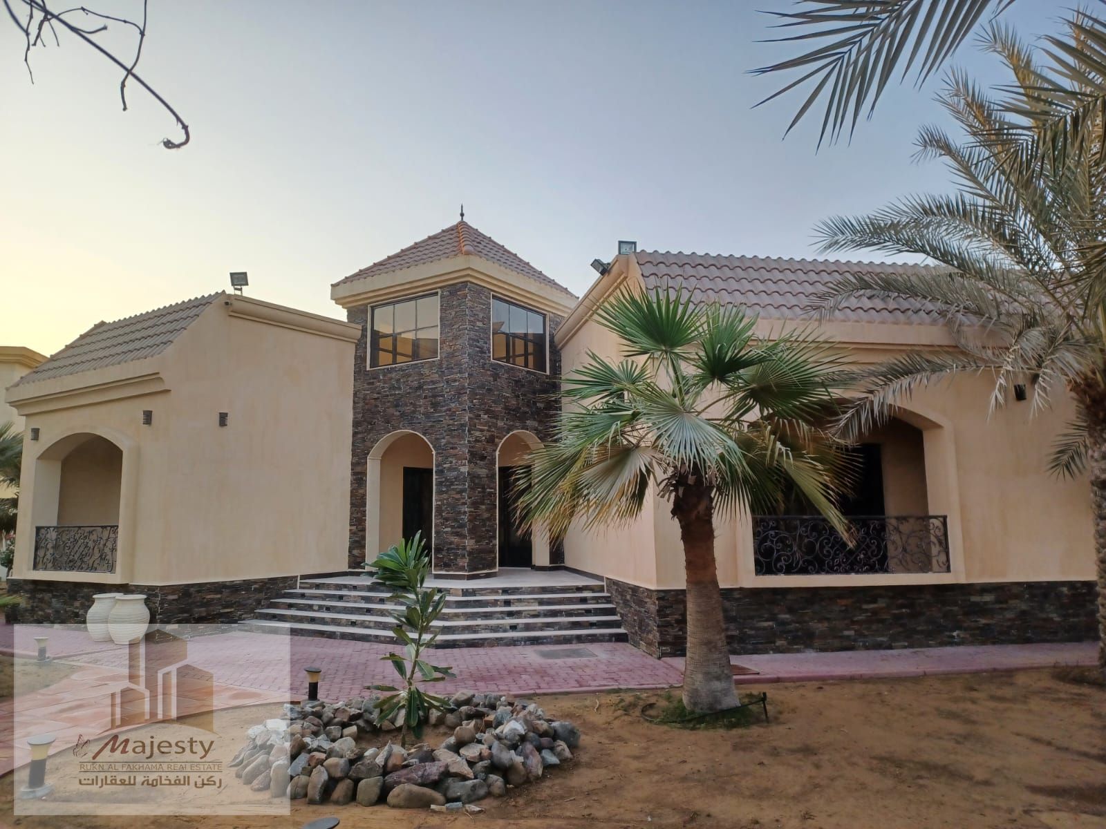Villa for sale in Sharjah – Al Rahmaniya, single-story on a 15,300 sq ft plot, 3 master bedrooms, majlis and living room, large landscaped yard