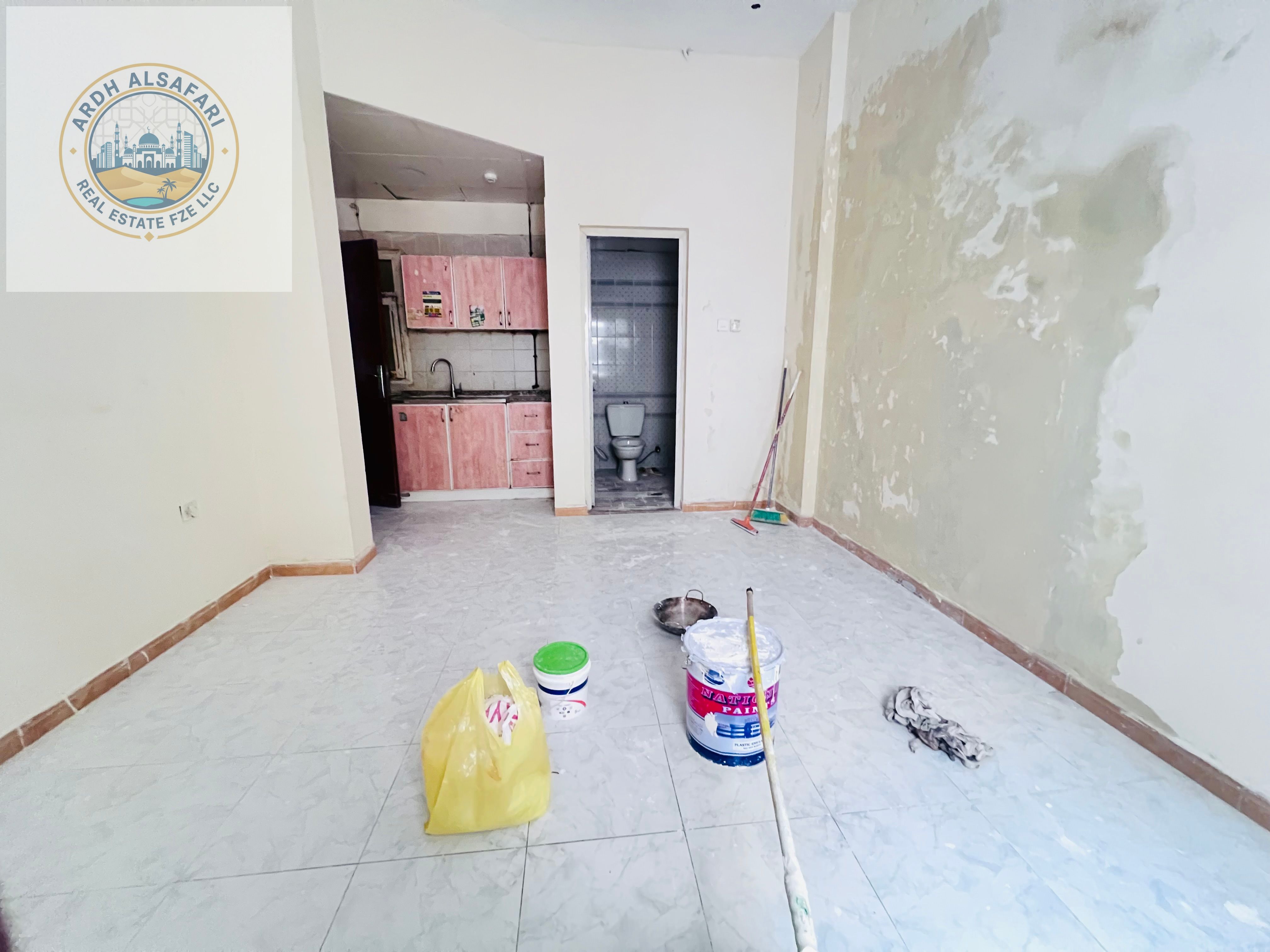 FOR BECHOLER - STUDIO - SEPARATE KITCHEN - BIG HALL - READY TO MOVE