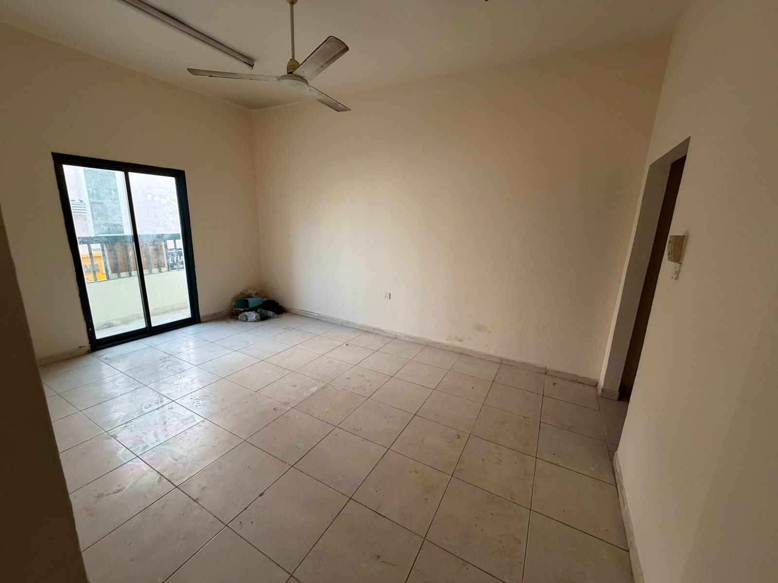 Two bedrooms and a living room, central air conditioning, maintenance is the owner's responsibility, close to services, parking available under the bu