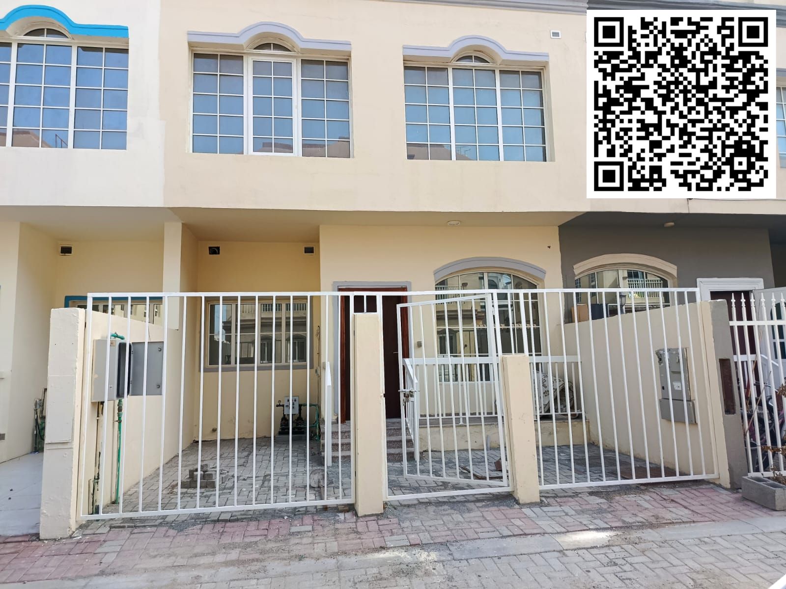 Villa for sale in Uptown, Al Zahia, Ajman For sale or rent For rent: AED 50,000 For sale: AED 660,000 Three bedrooms, living room, and kitchen The vil