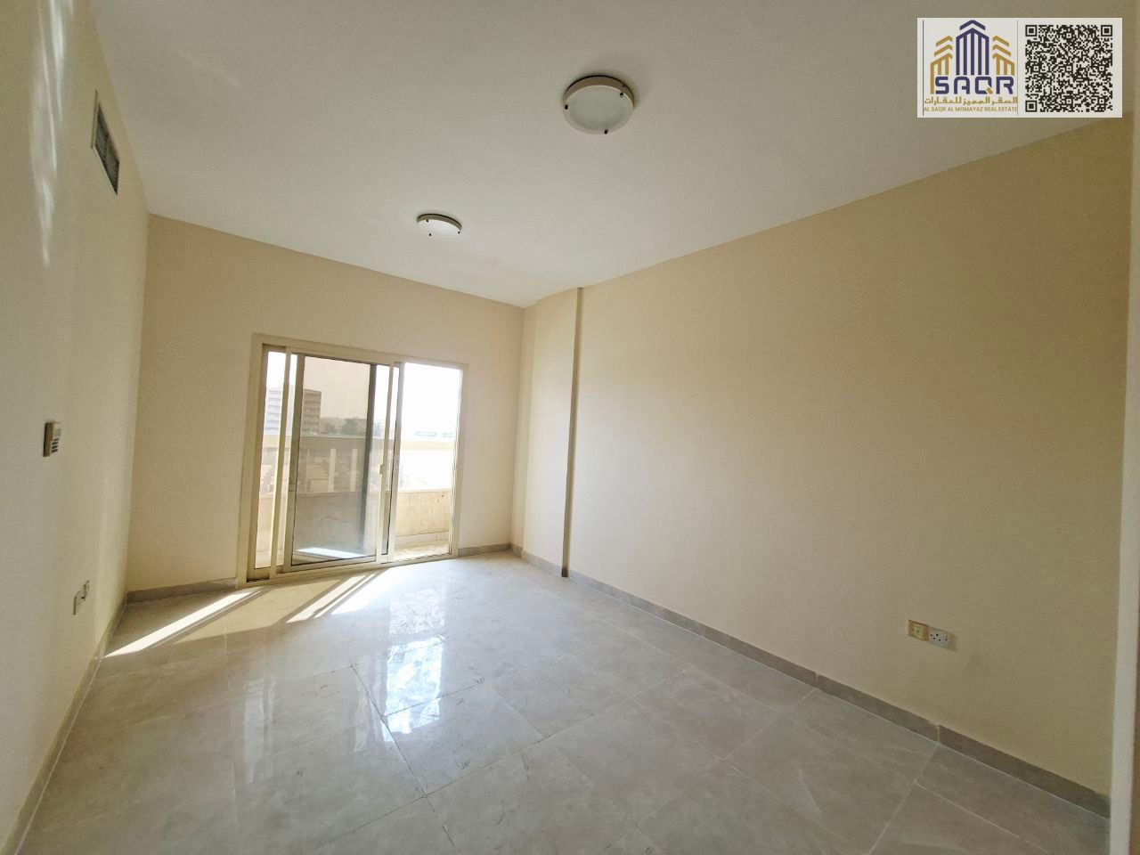Two-bedroom apartment with a living room in a prime location close to all amenities at a great price.