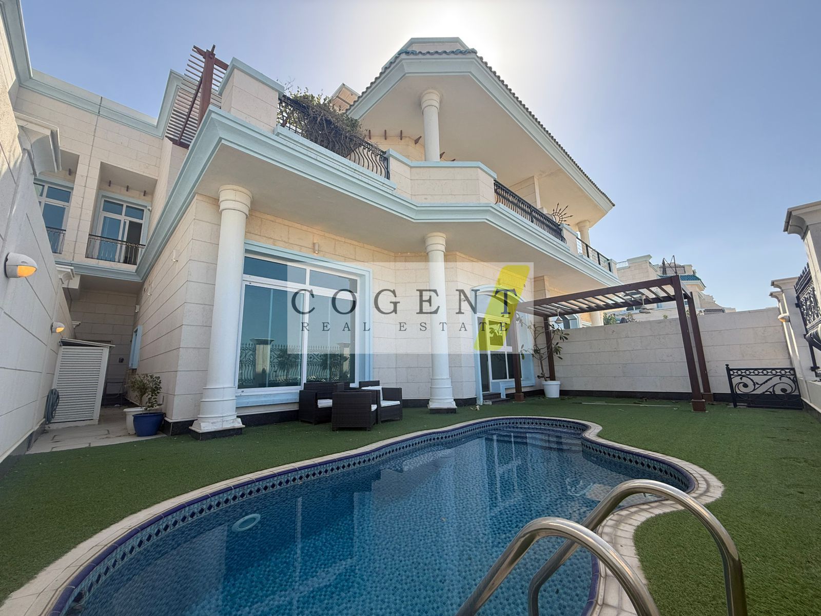 Beachfront Living | Pvt Pool | Amazing Views.