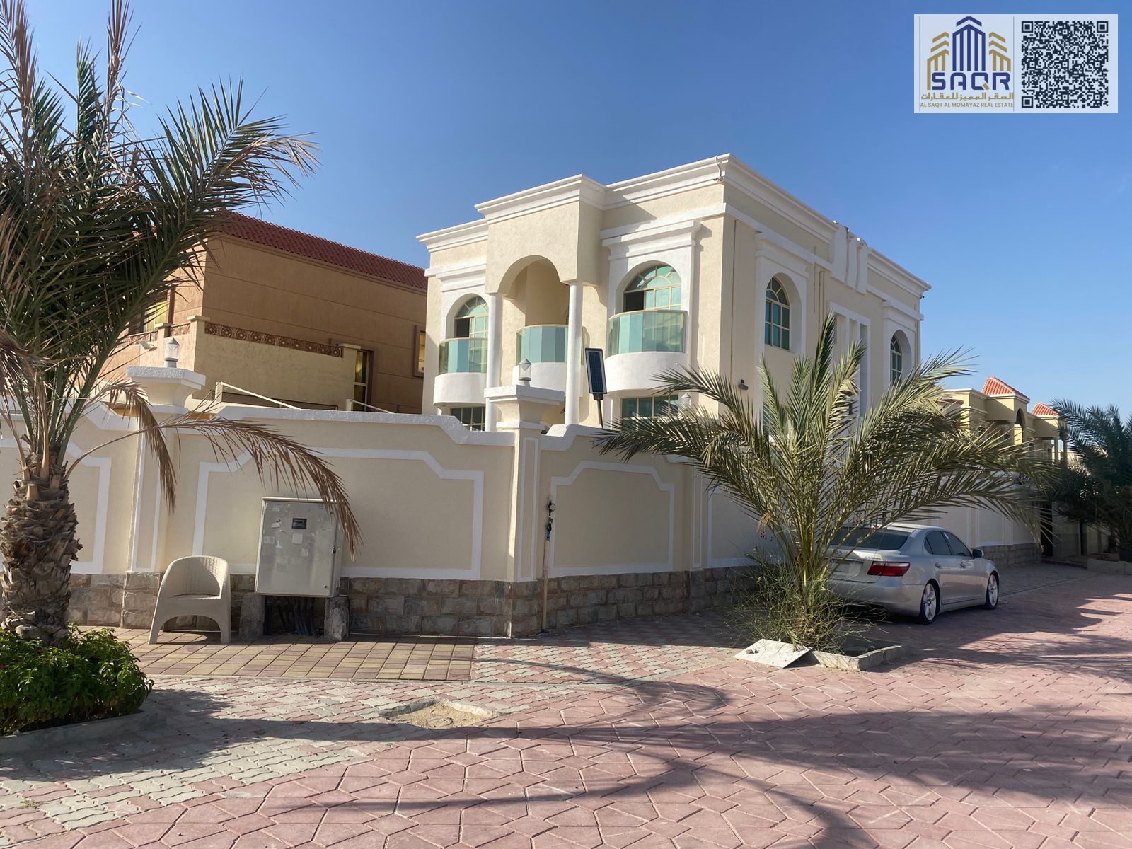 Corner villa, price includes electricity, water, and air conditioning, on the main street, ready to move in.