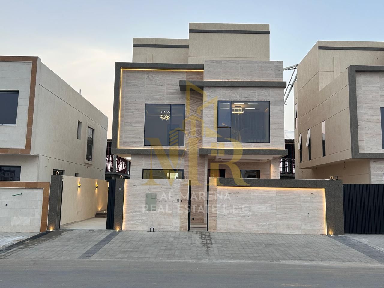 Luxury villa on a main street opposite Jasmine Park, with a swimming pool, including registration, ownership fees, and air conditioning.