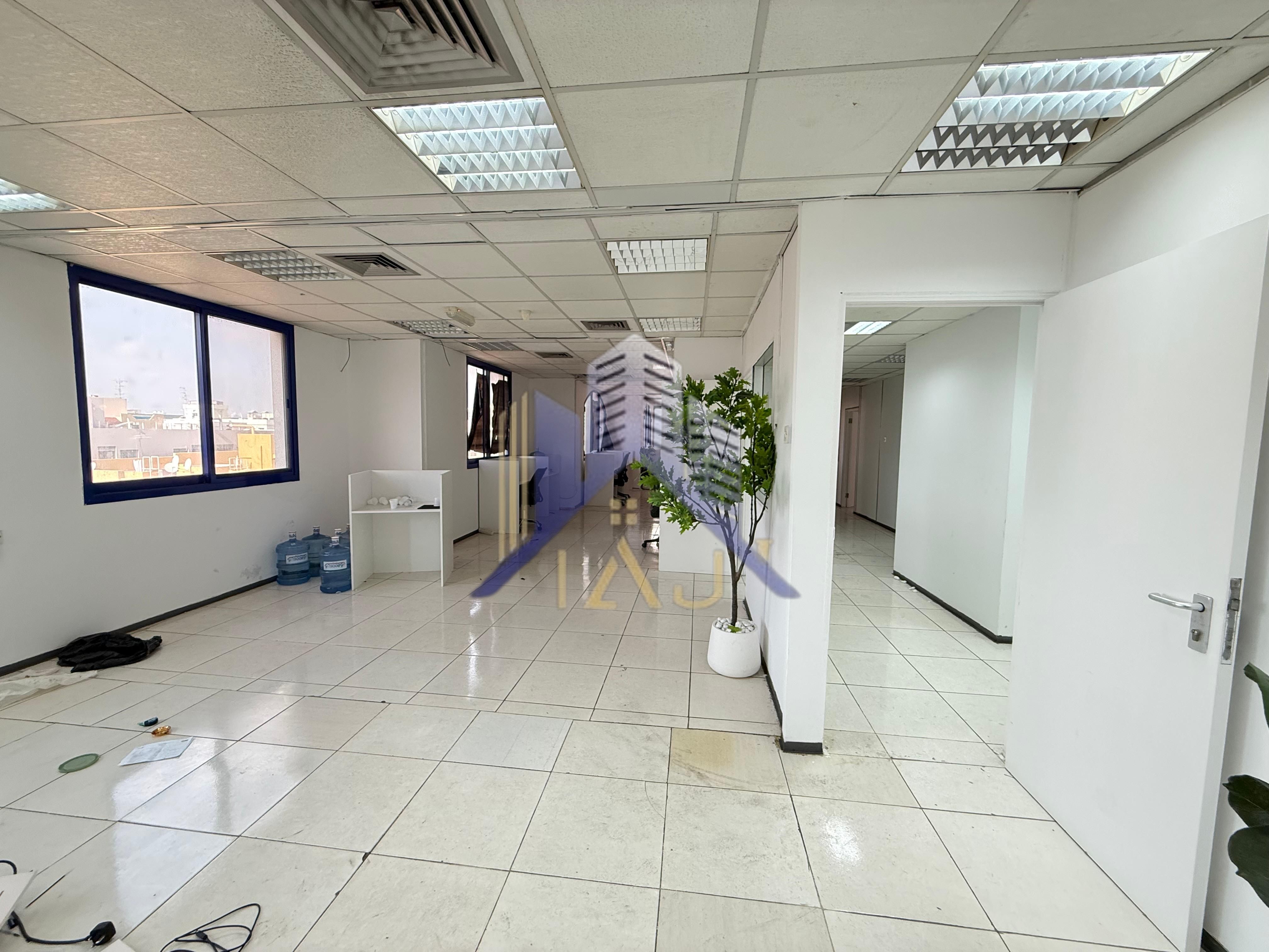 Separate Office in Hor Al Anz East – DEWA & Chiller Free