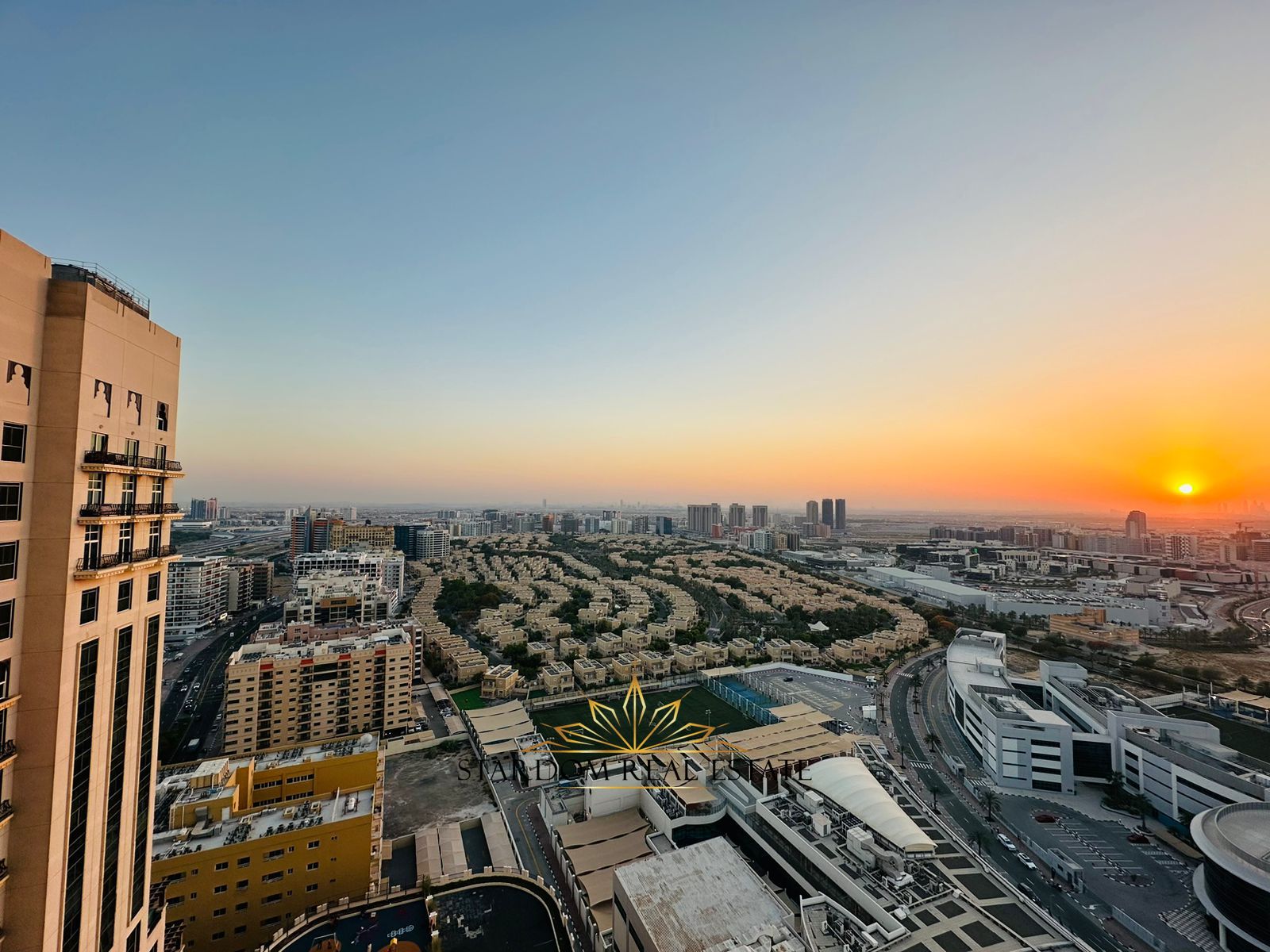 2 BEDROOM | HIGHER FLOOR | SKYLINE VIEW