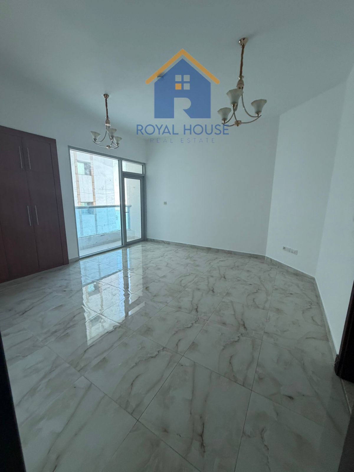 Modern 2 BR Apartment in Al Dana Tower with Scenic Views