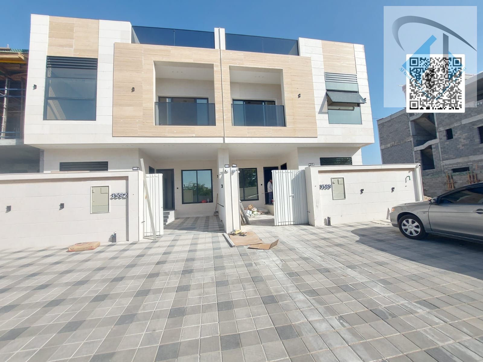 Villa with an internal roof terrace, freehold ownership, all utilities included, registration and ownership fees included, excellent location close to