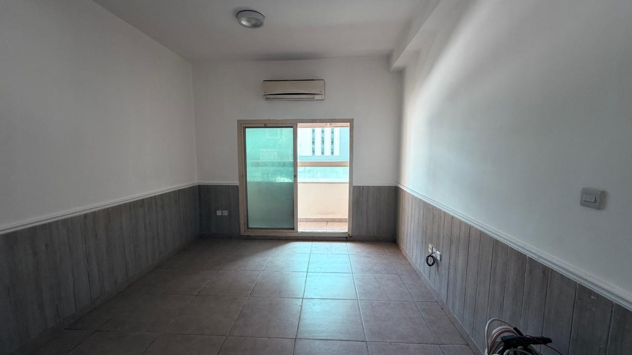 Best price in a prime location, close to all services, in a top-notch family-friendly building.