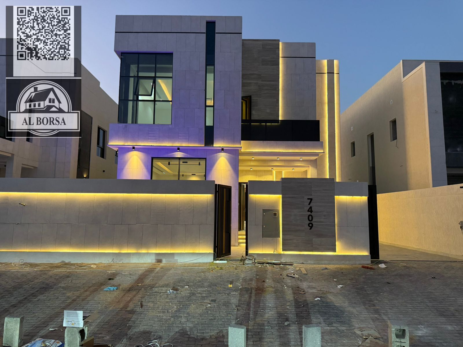 Two-story villas for sale in Al-Haliyo 2, 4 bedrooms, living room, hall, kitchen, swimming pool and central air conditioning. 1.75 million