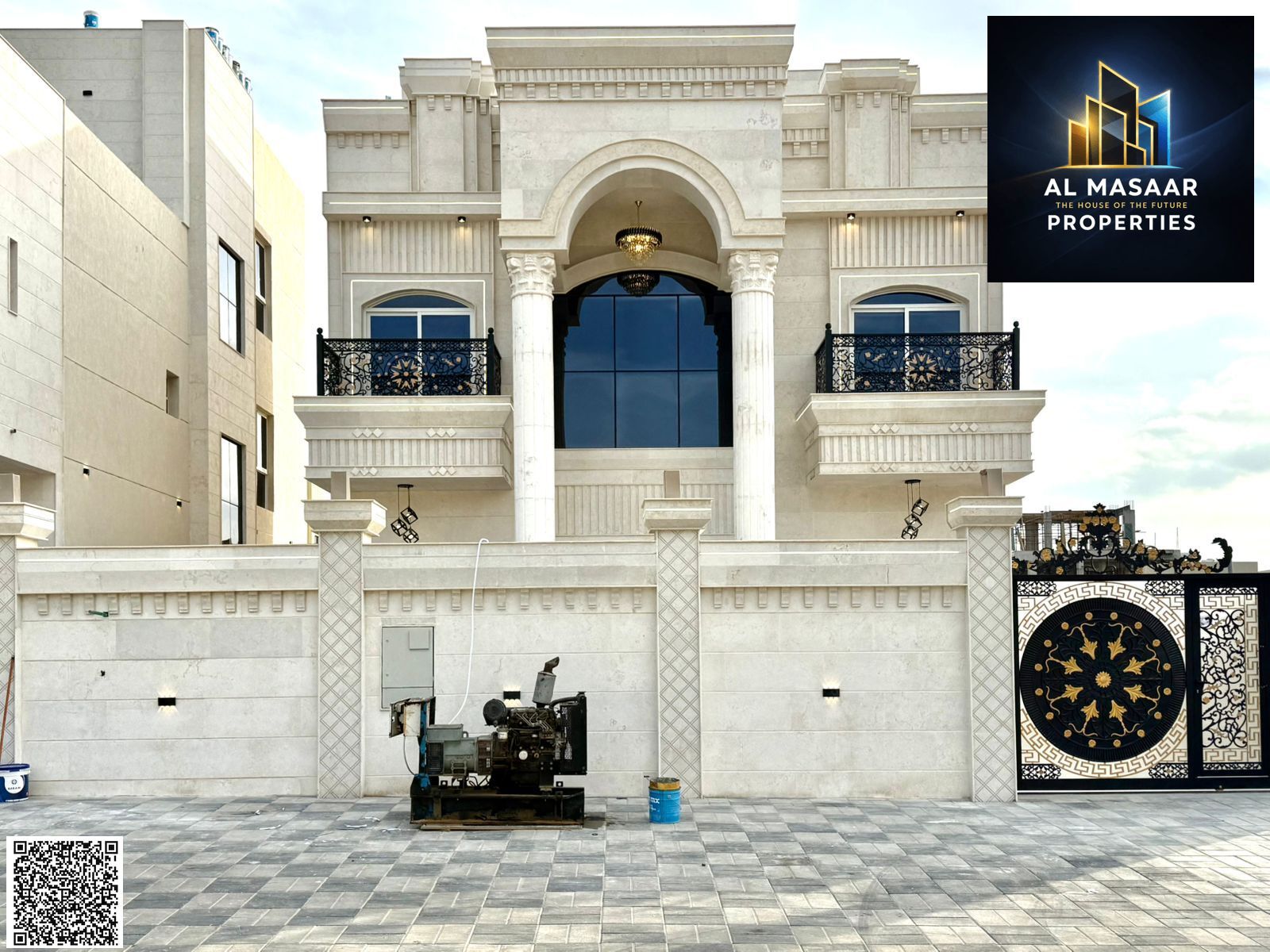 Villa for sale with a classic design, two floors and a rooftop, with a swimming pool. Registration and ownership fees included. Excellent location nex