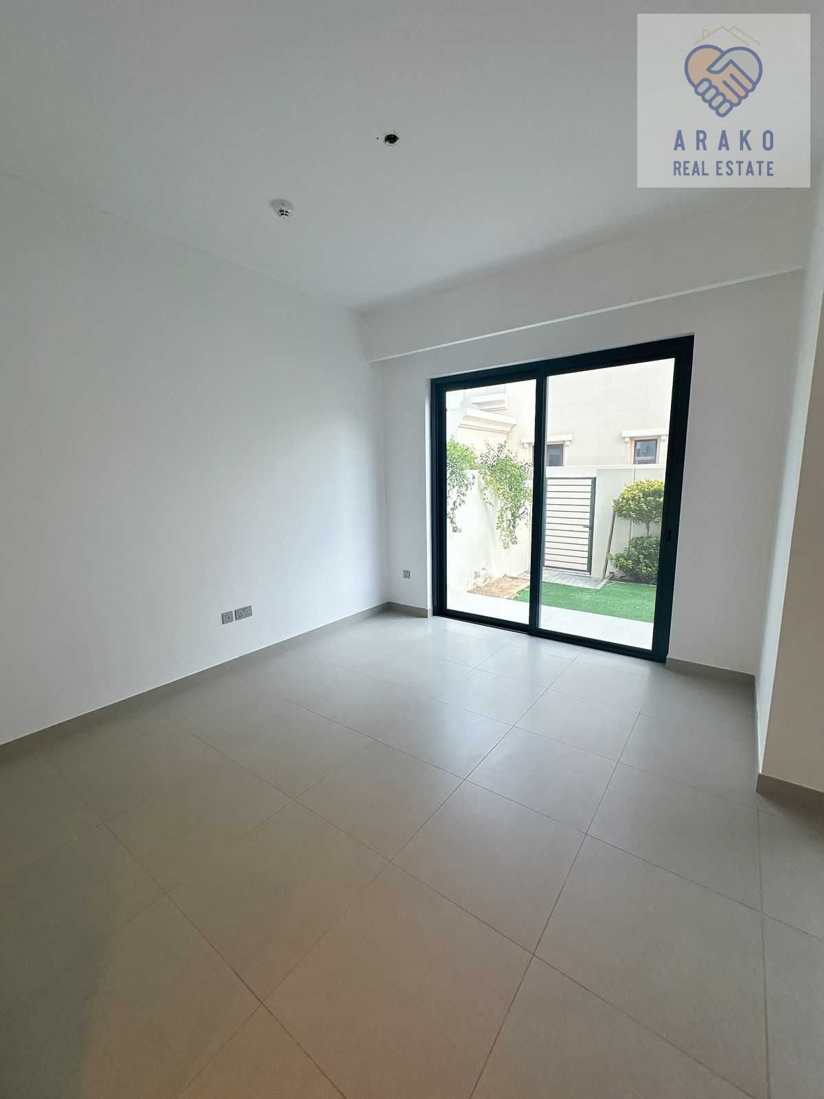 Back to back 3 BR townhouse | Close to gate | Available from early March