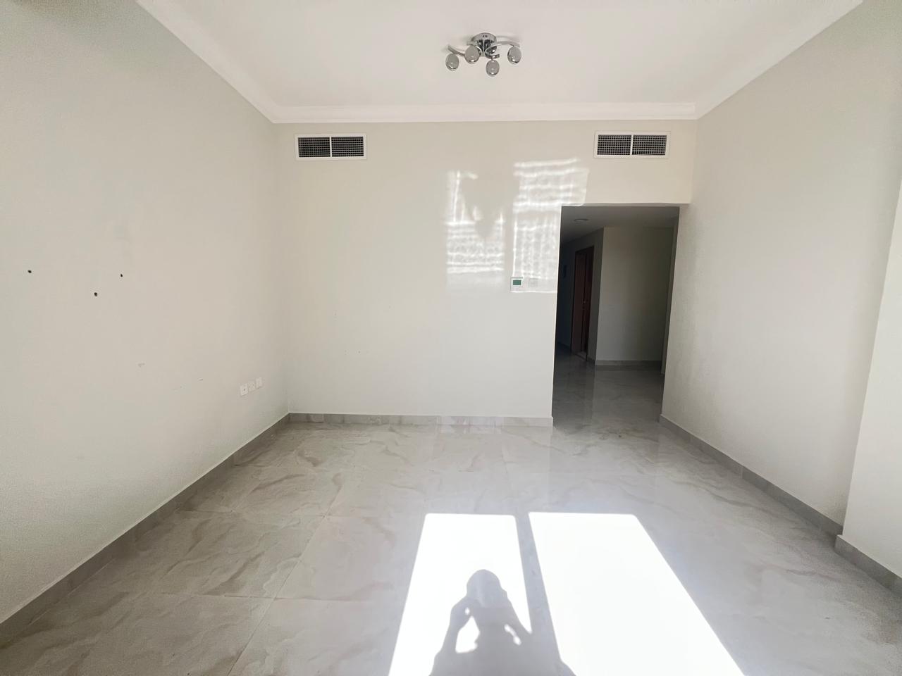 Lavish 1bhk good building near hoshi rent40k