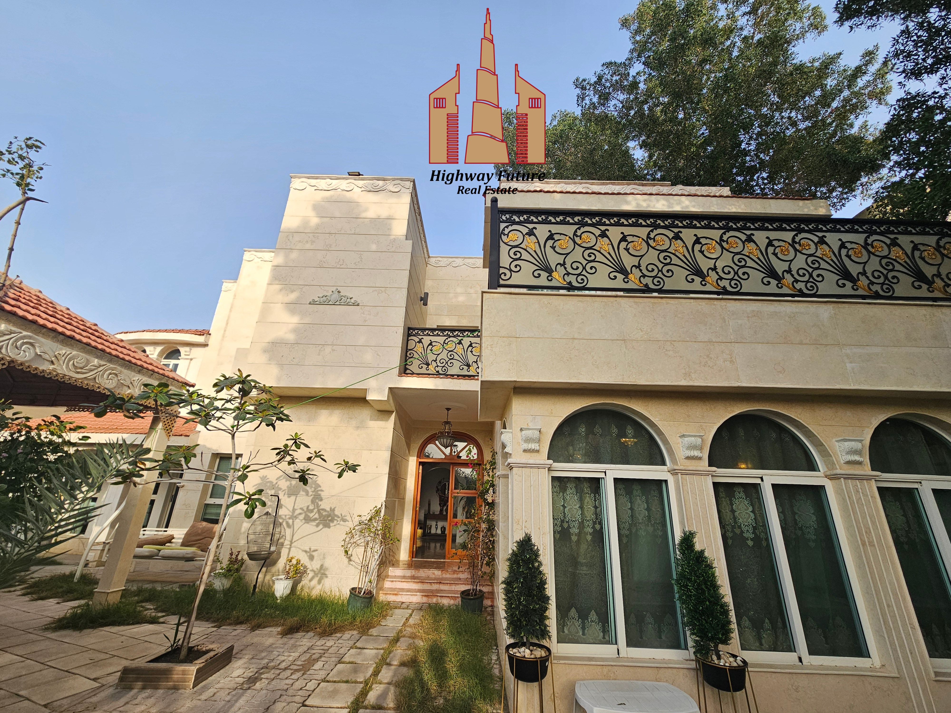 5Bed room 4 Master room + 2 small room swimming pool 2 Balcony Maids room 2 Hall 1 Majlis 8000 sqft 20k year old