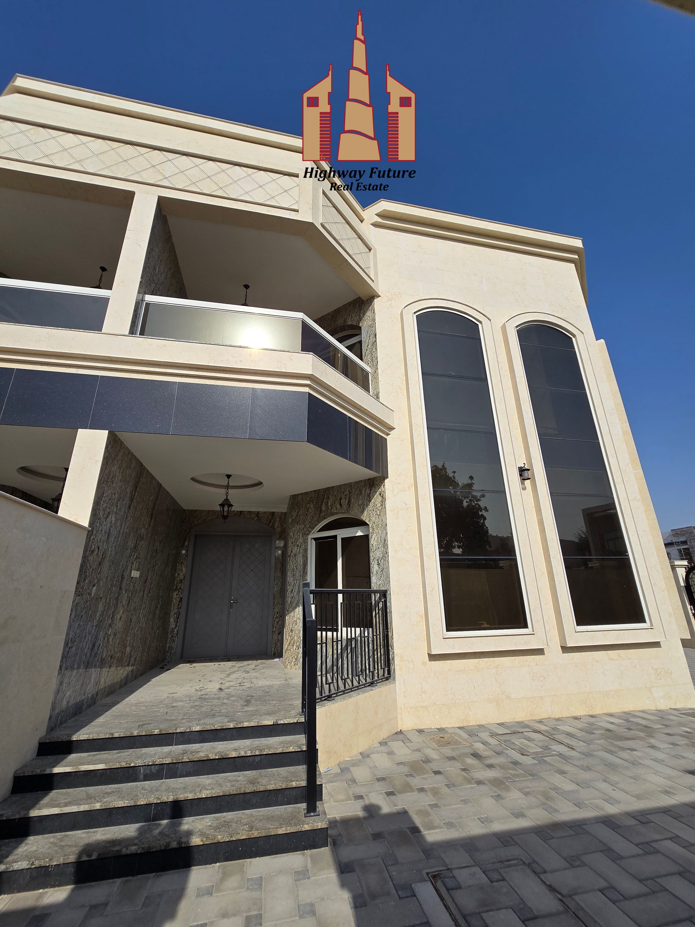 Like new luxury modern 3 bedroom villa hall Majlis Maid room balcony central ac parking 140k