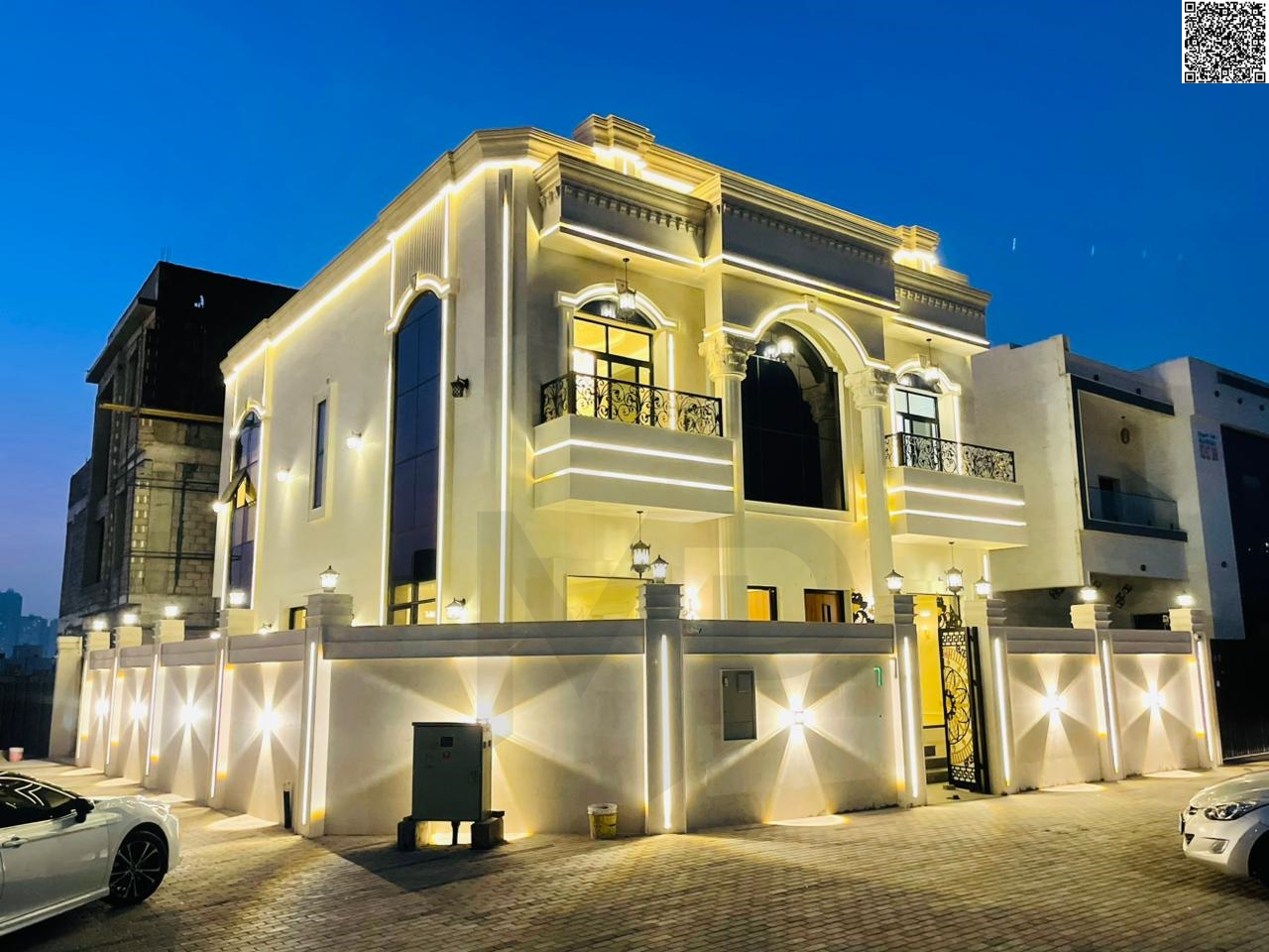 Modern villa on a corner lot with super deluxe finishing at a special price. Freehold ownership available to all nationalities.