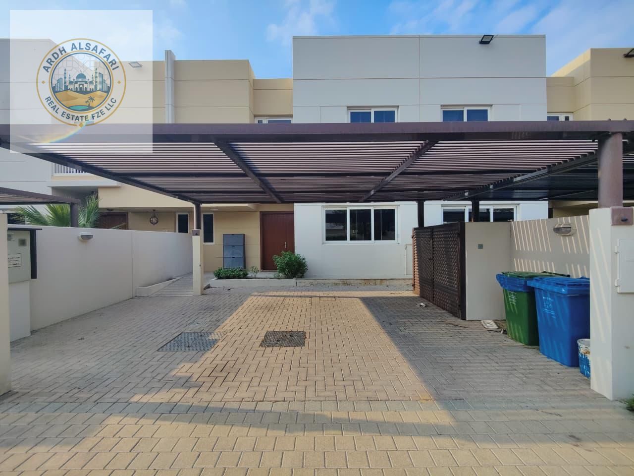 4bed with pool Aera 4500sqft Rent 210k two payment 200k one payment Al zhia With maid room 4 washroom