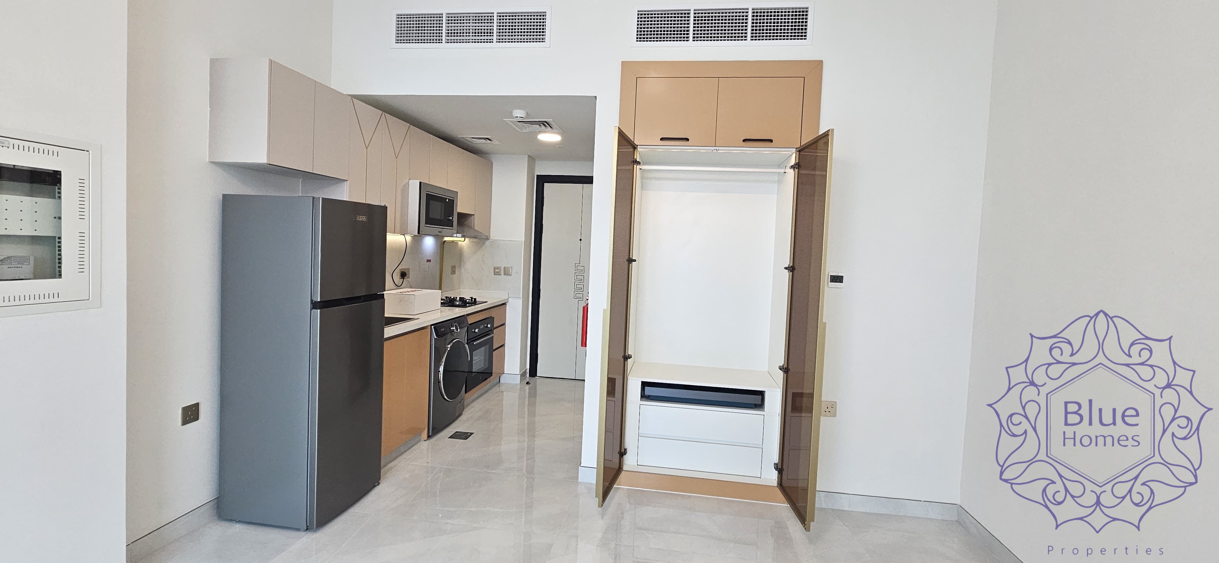 CLOSE TO MIRACLE GARDENS SPACIOUS STUDIO WITH MODERN AMENITIES