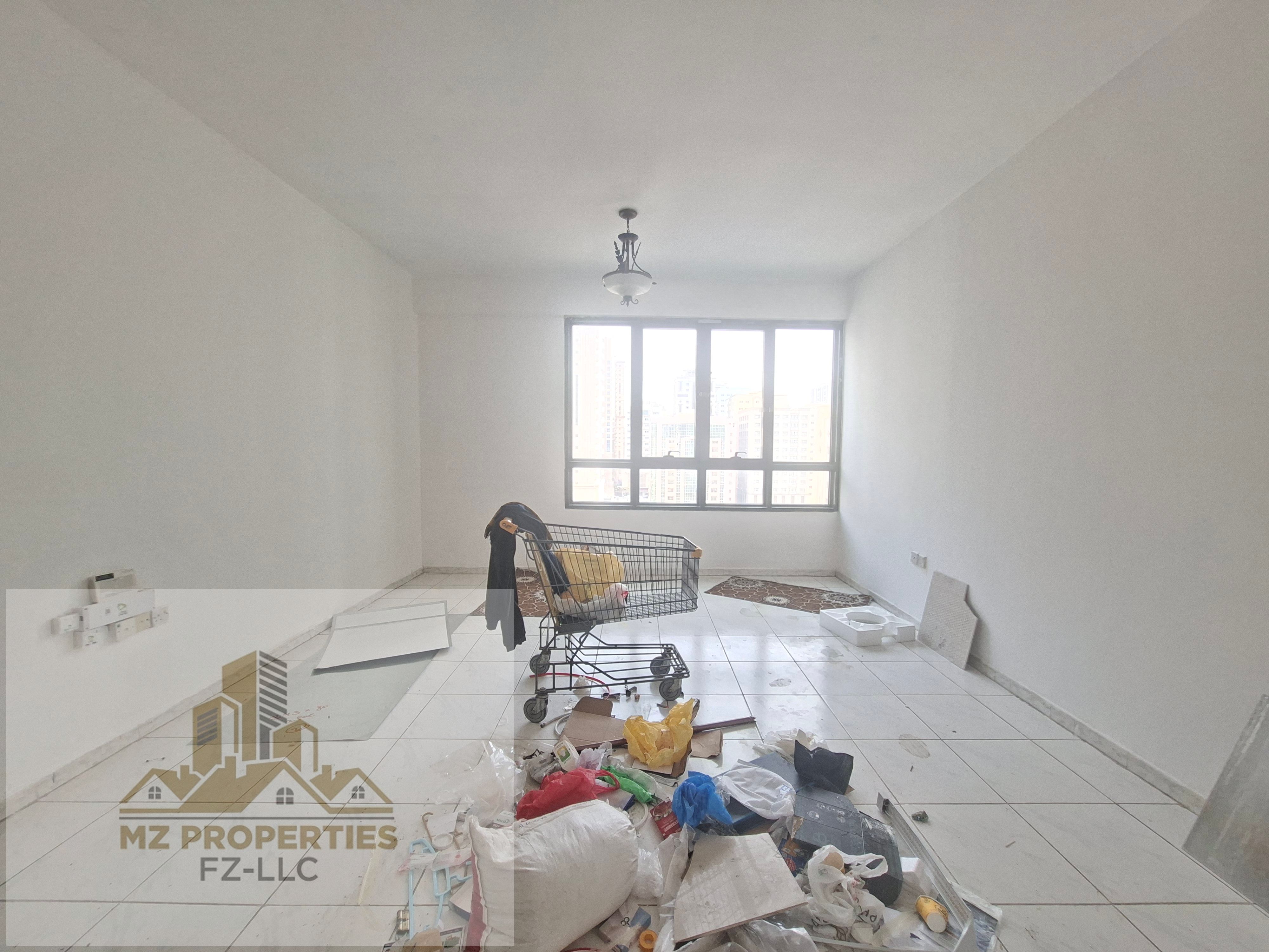CHILLER FREE ! BIG AND FANTASTIC 2 BEDROOMS CLOSE HALL ! FAMILY BUILDING ! REASONABLE PRICES ! IN 45K