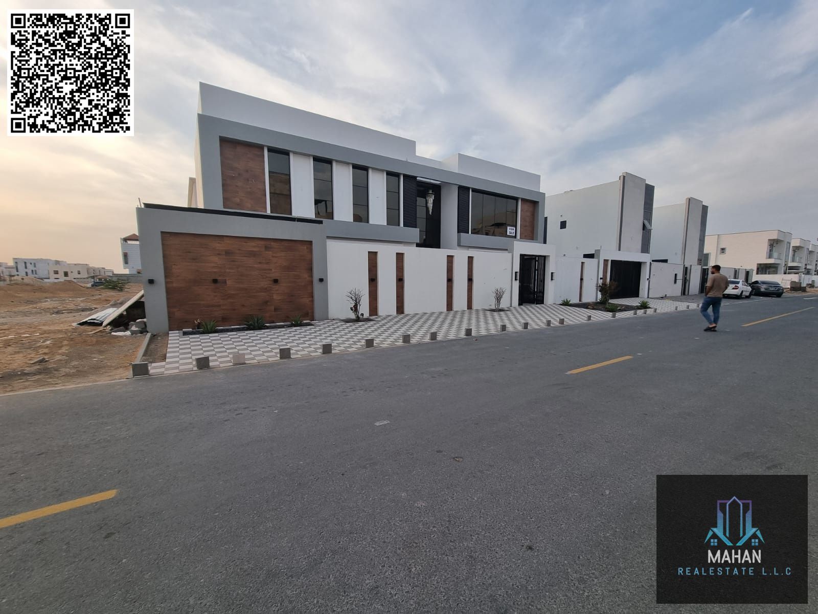 For sale directly from the owner: Modern villa with swimming pool, price includes registration fees and is negotiable.