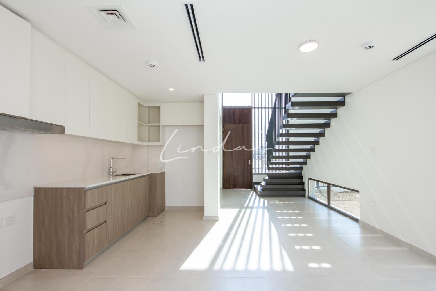 4 bed + maid| Corner Unit | Landscaped | Spacious
