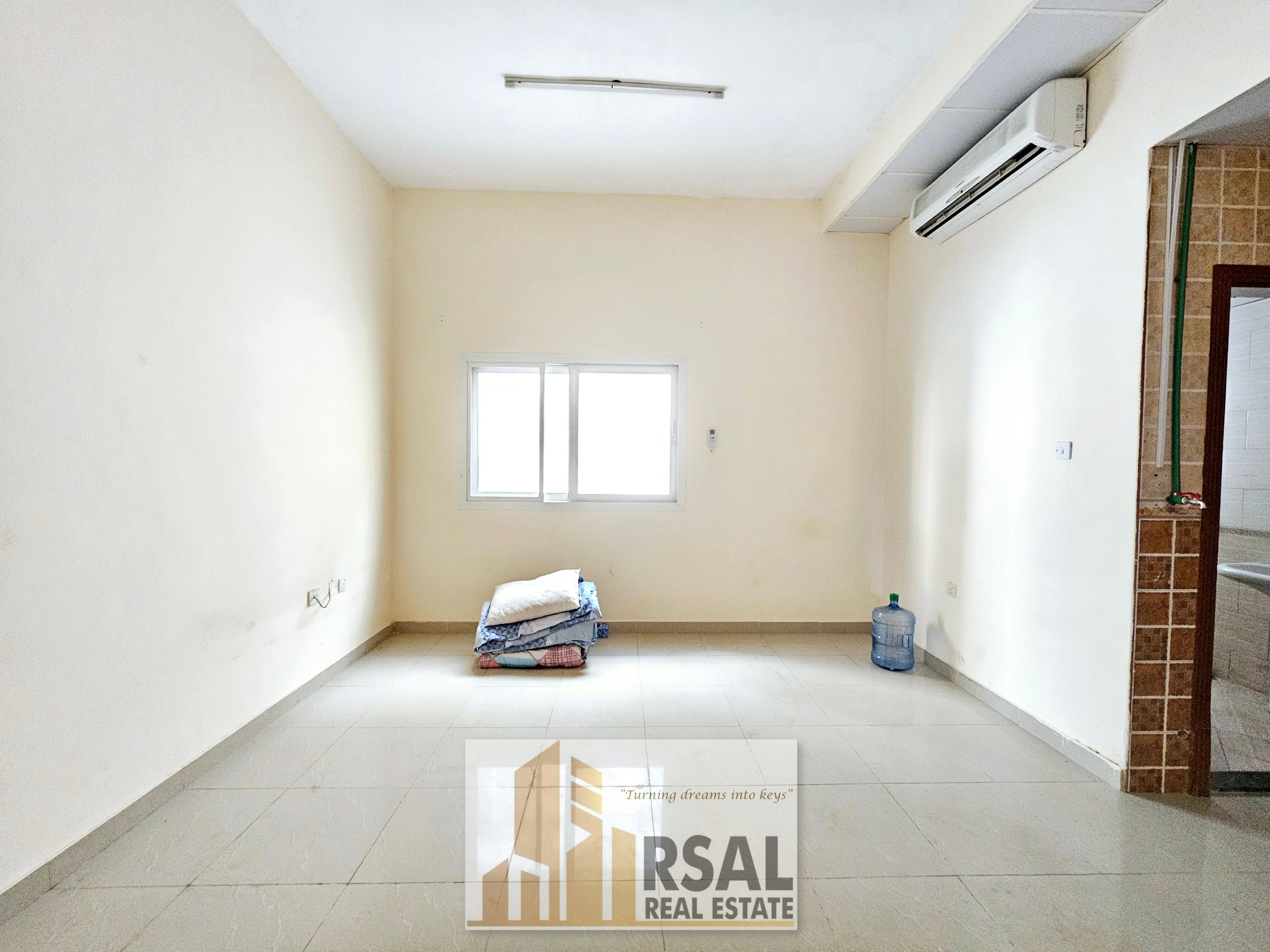 Lavish Bechlor Studio/Ready to move/EASY Payment/Near to Old Muwaileh Bus Station
