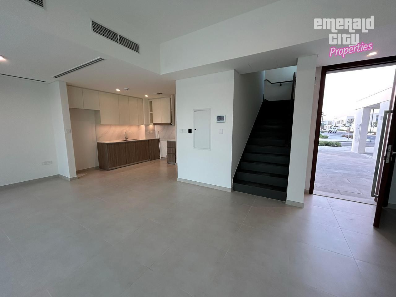 Single Row | Vacant on March | Prime Location |
