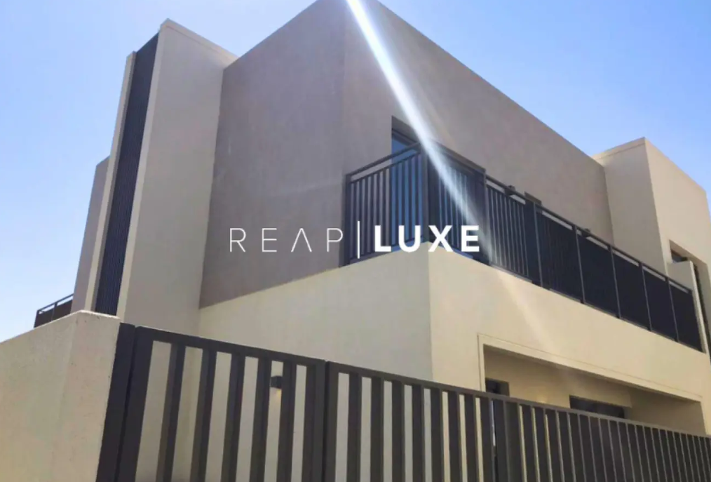 Brand New | Single Row | Direct to Swimming Pool