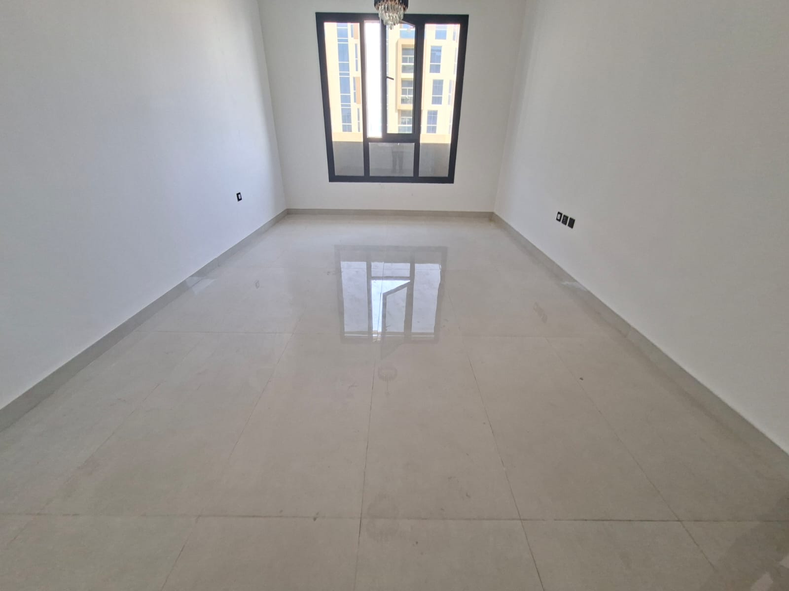 Lxury and brand new apartment with balcony prim location aljada out sid