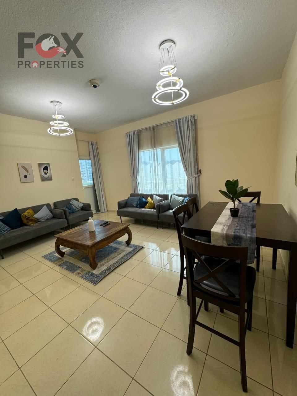 Spacious and distinctive unfurnished apartment, excellent location with comprehensive services.
