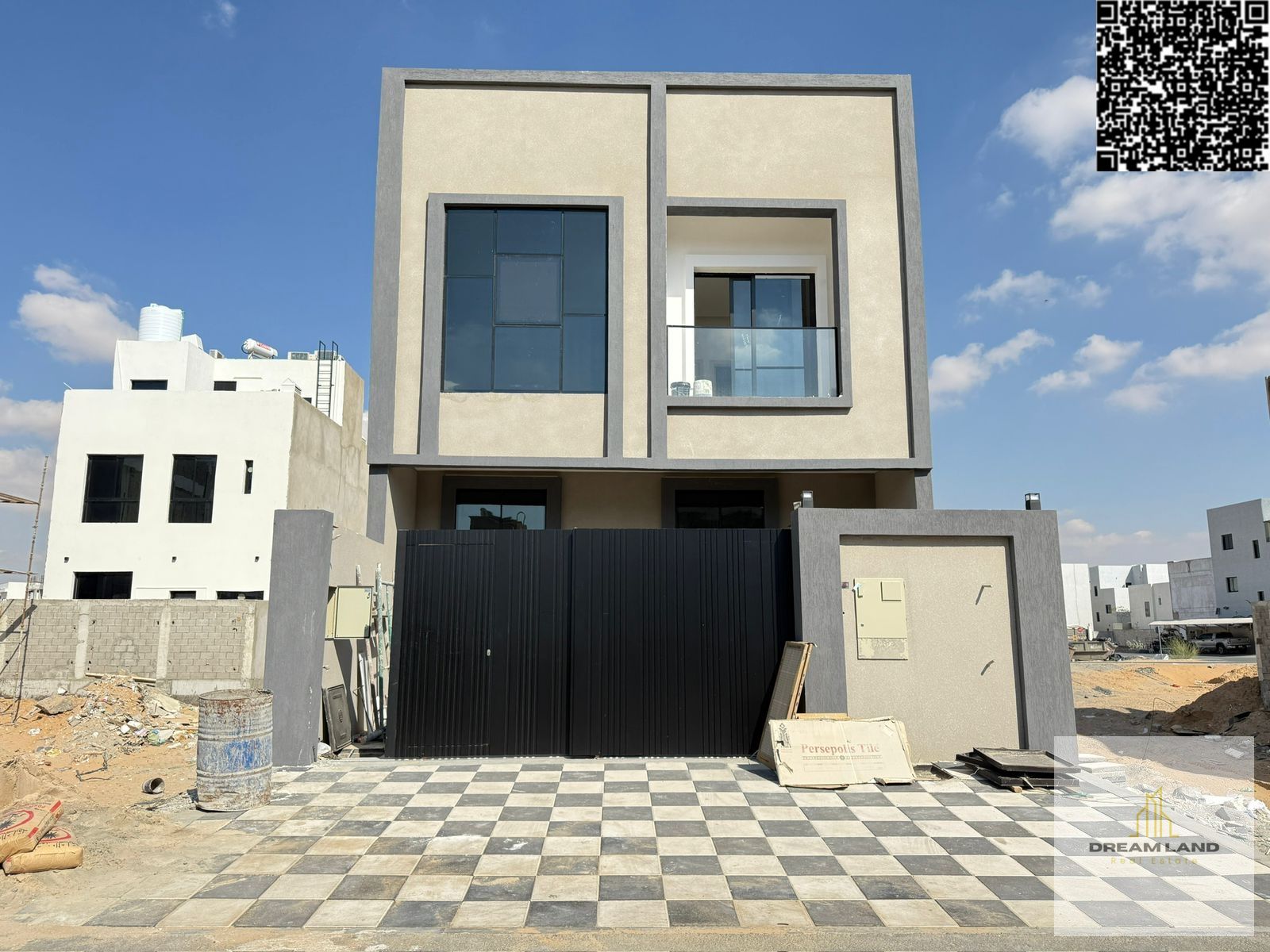 Townhouse including air conditioning, 5 rooms with built-in wardrobes, freehold for all nationalities