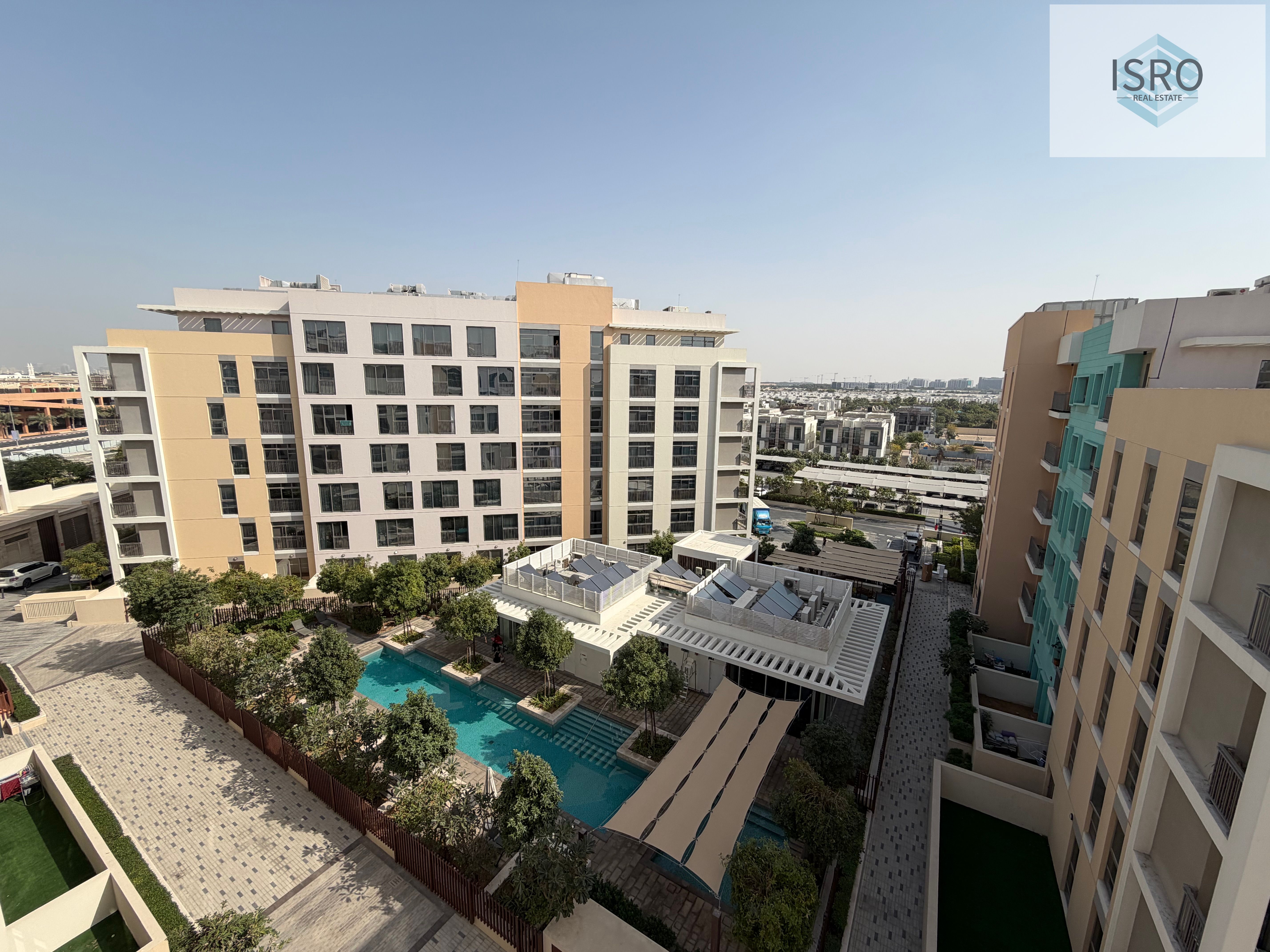 Elegant terrace | Spacious living | shower+ bath Tub