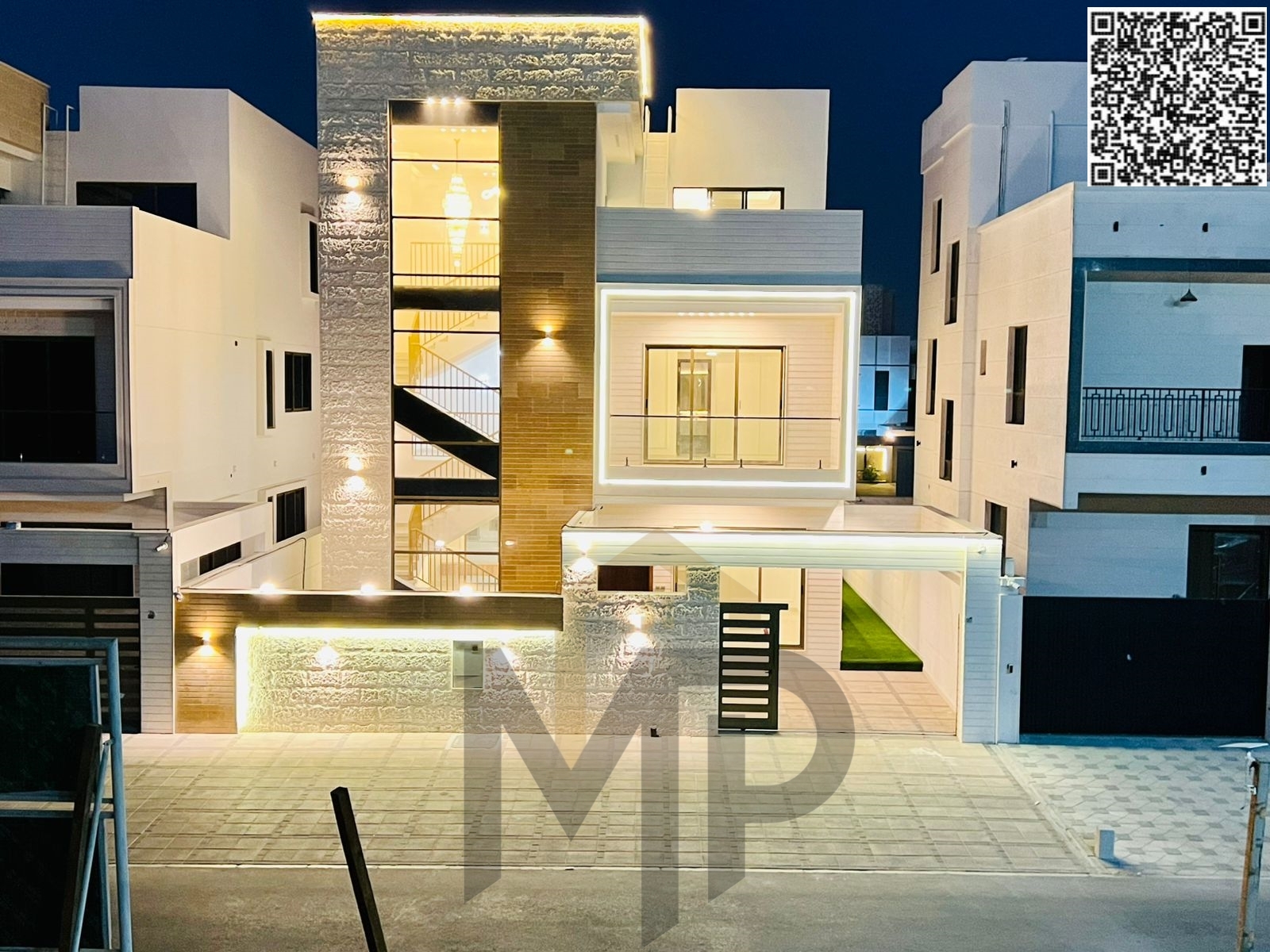 Villa for sale - two floors and a roof terrace - with a large yard and a negotiable price. Located near Sheikh Mohammed Bin Zayed Road.