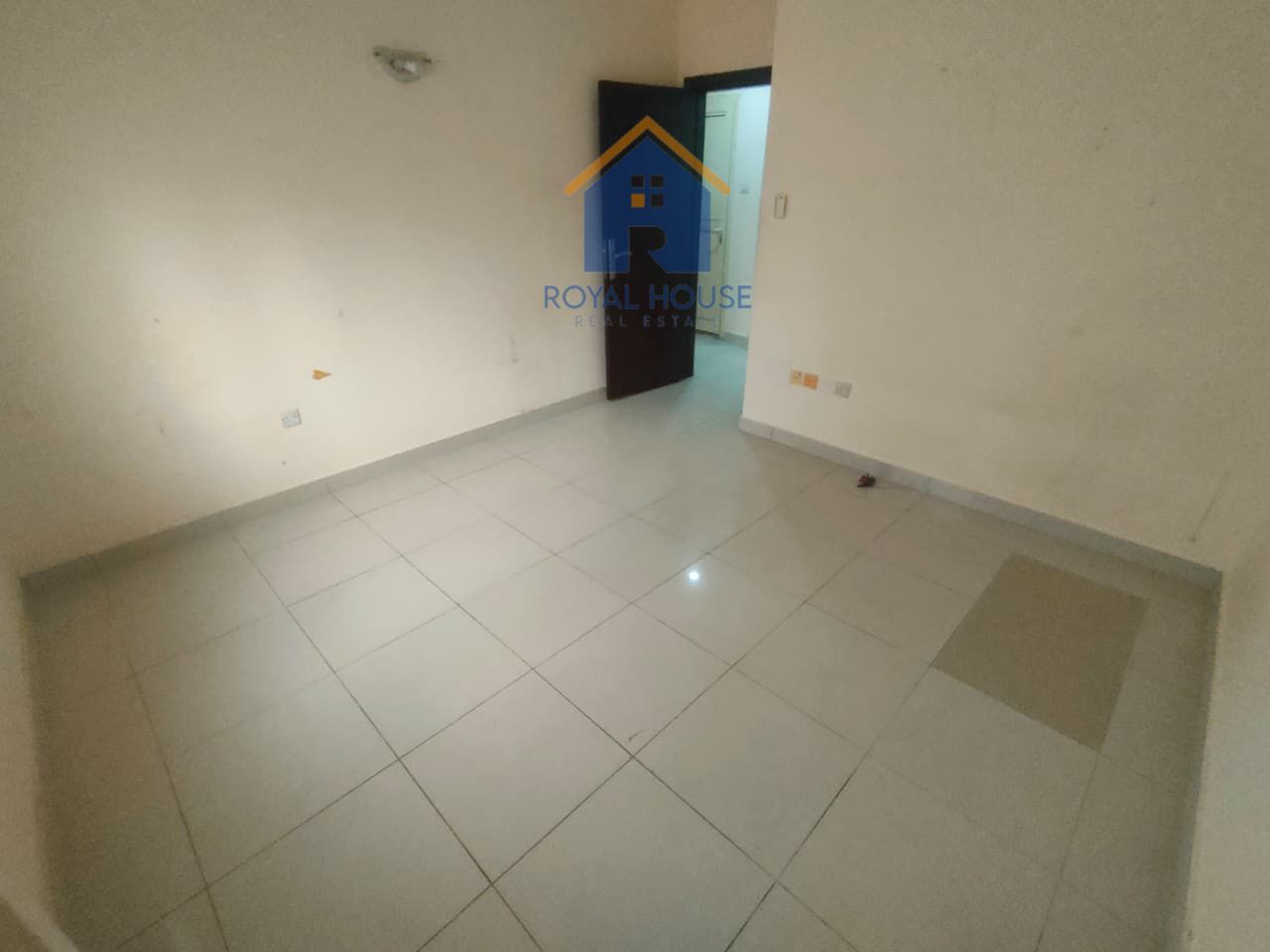 Charming 1 BR in Al Nabaa: Modern Apartment with Landmark Views