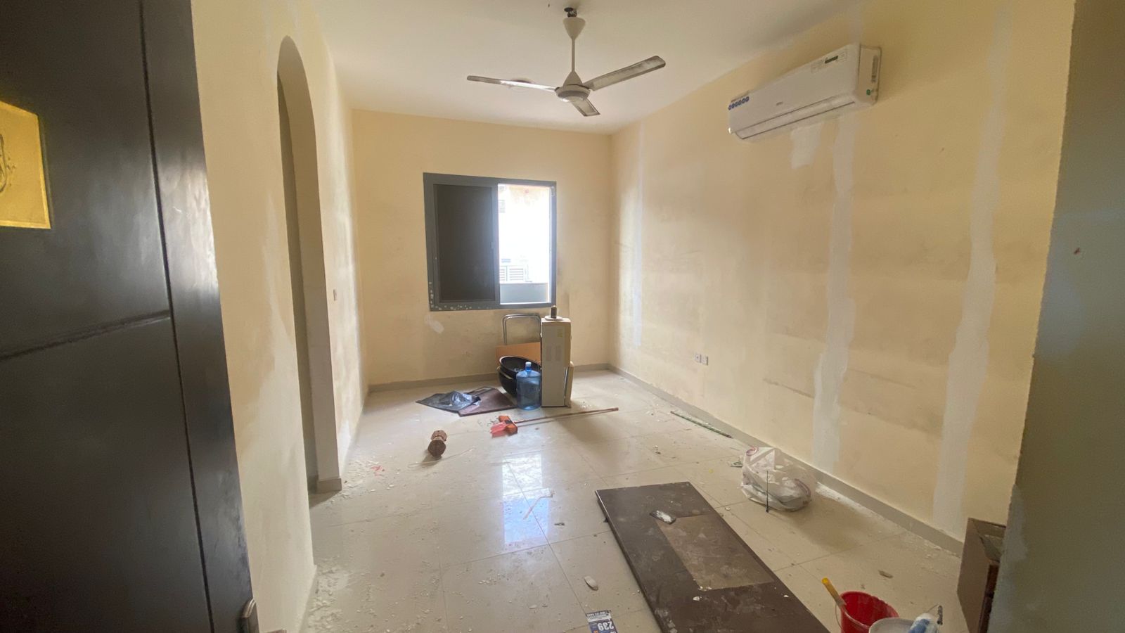 Lowest prices, one bedroom and living room, split AC, full maintenance included by the owner, easy access to Sharjah and Dubai exit, Al Jurf 3