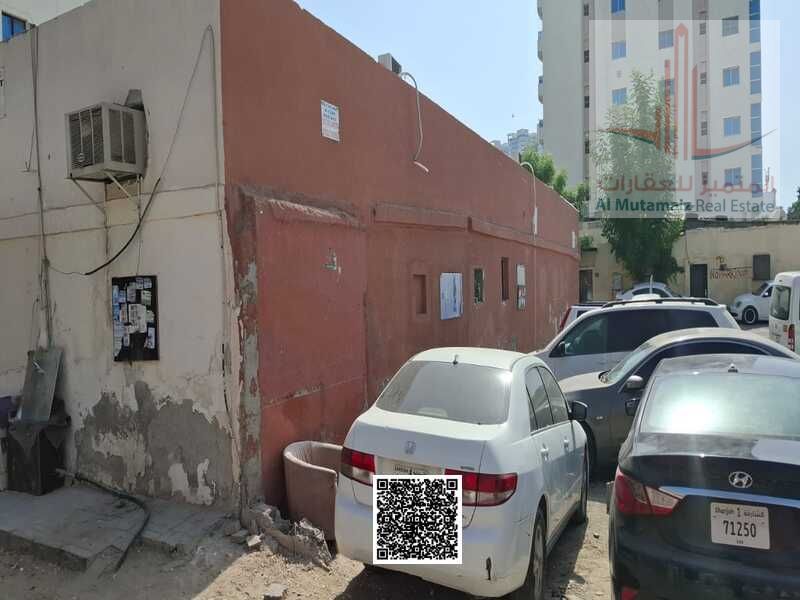 A unique opportunity for discerning investors! A traditional Arabic house is for sale directly from the owner in Al Rashidiya 3. This prime residentia