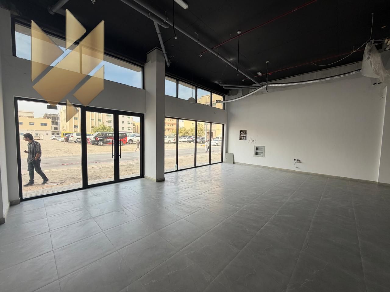 For rent – Shops Prime and lively strategic location On a main street First tenant Ready for any commercial activity Various sizes available Competiti