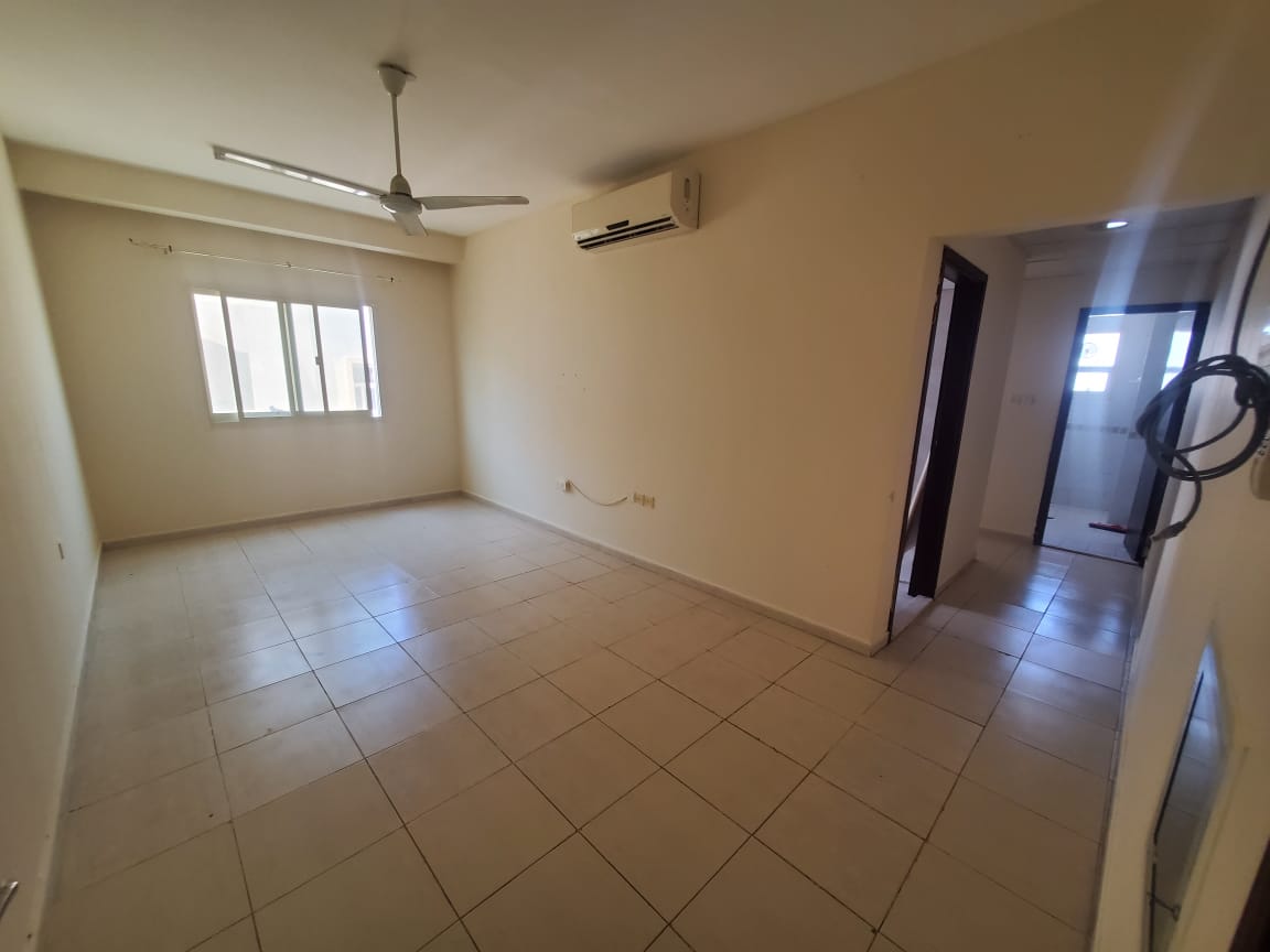 Best price for a one-bedroom apartment in an excellent location, second row from Ajman Corniche.
