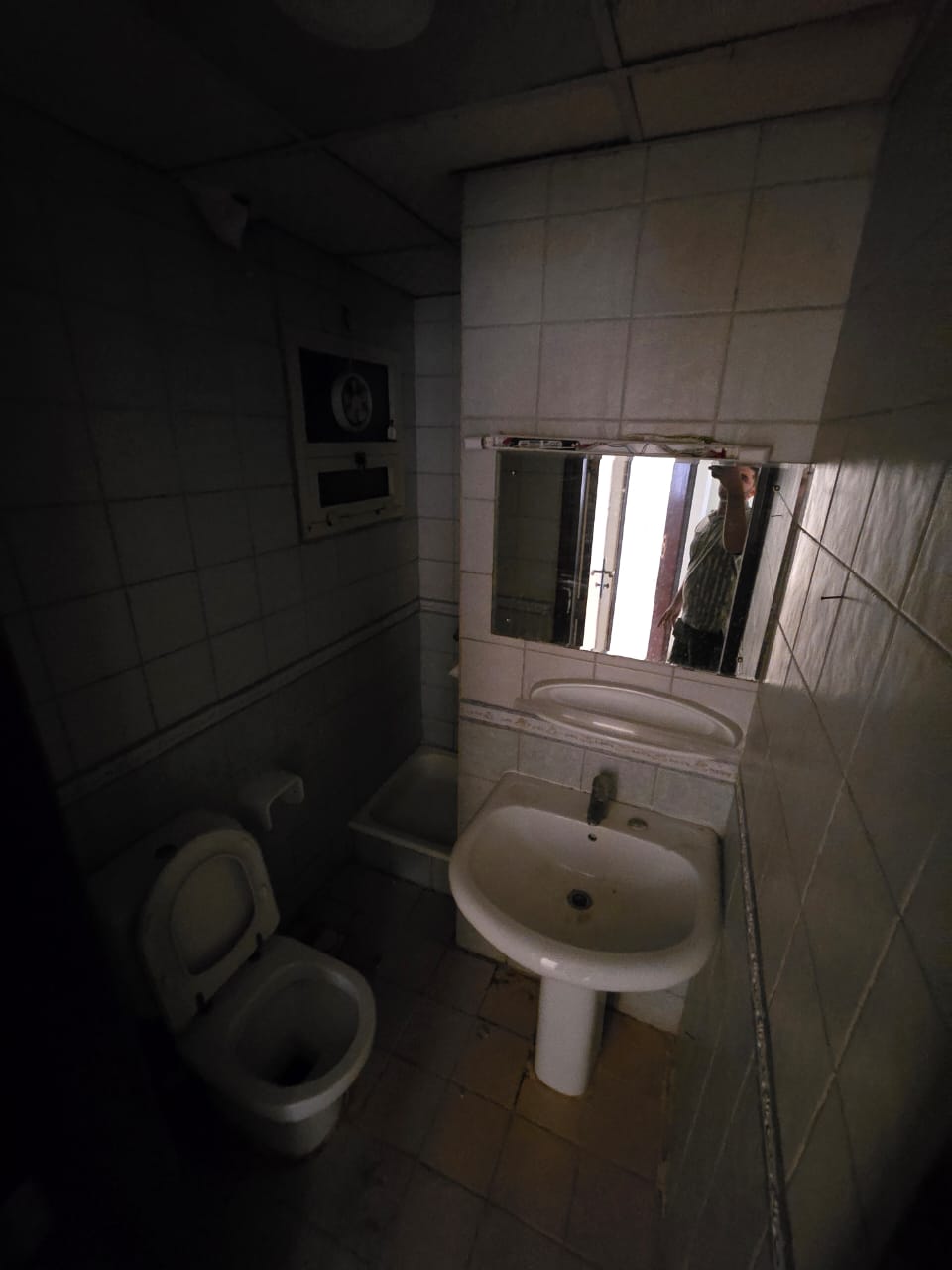 Absolutely! This is a well-designed and attractive ad, ready to go: --- **Special Ad – Great Living Opportunity** One bedroom and living roo
