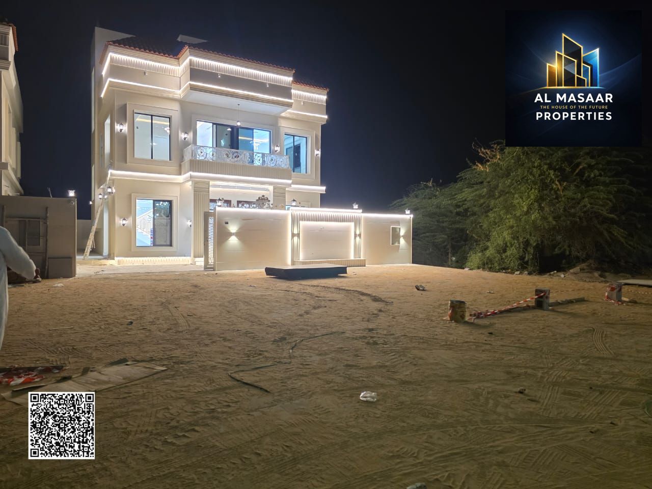 Classic villa, 5 master bedrooms with a roof, in Al Zahya area, on a main street, freehold, suitable for residential or commercial use. If you prefer,